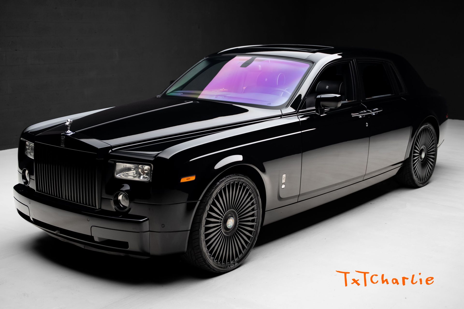 Black 2007 Rolls-Royce Phantom Sedan Rear-Wheel Drive 6-Speed Automatic Overdrive