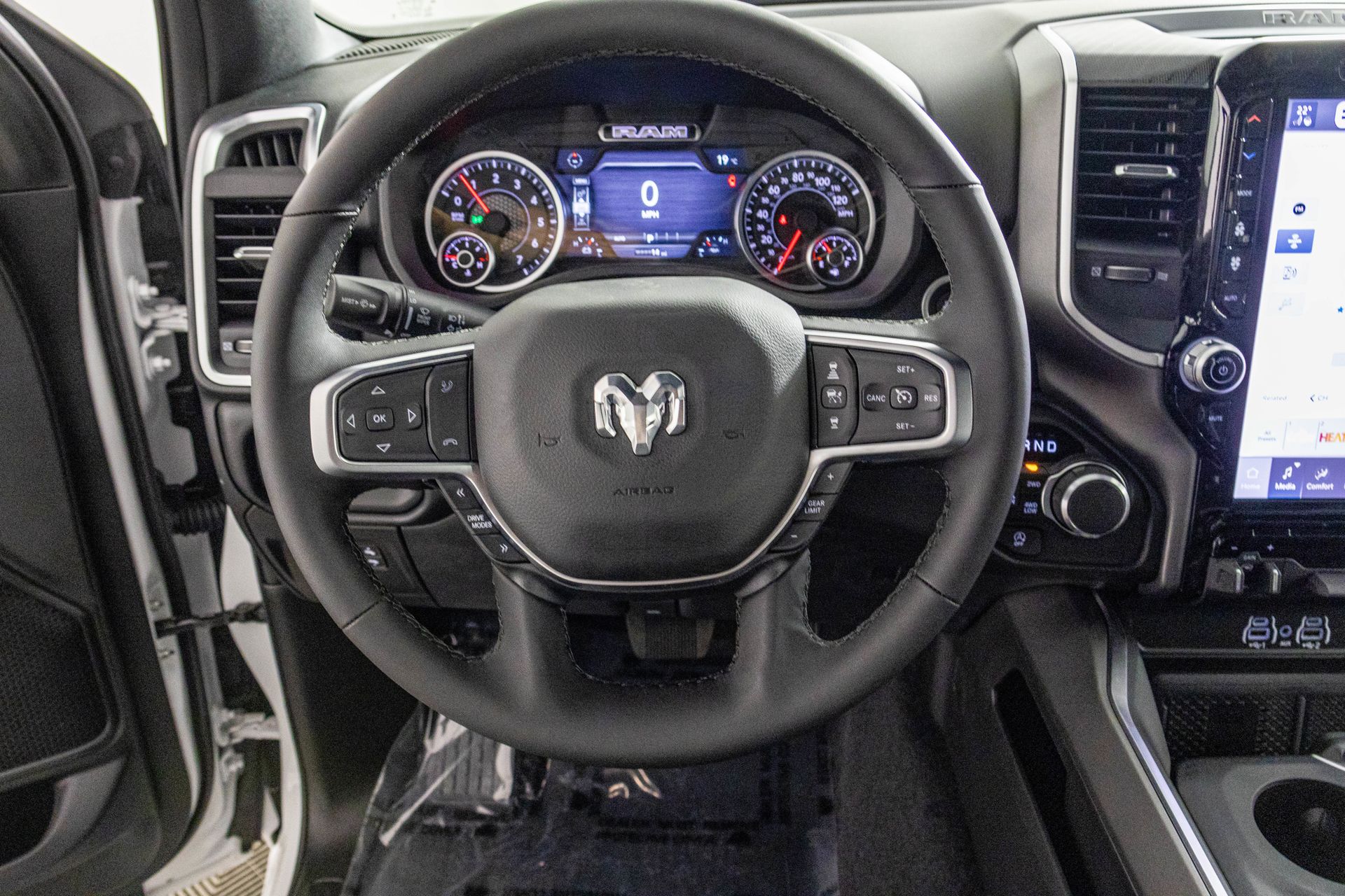 2026 RAM 1500 - Image 24