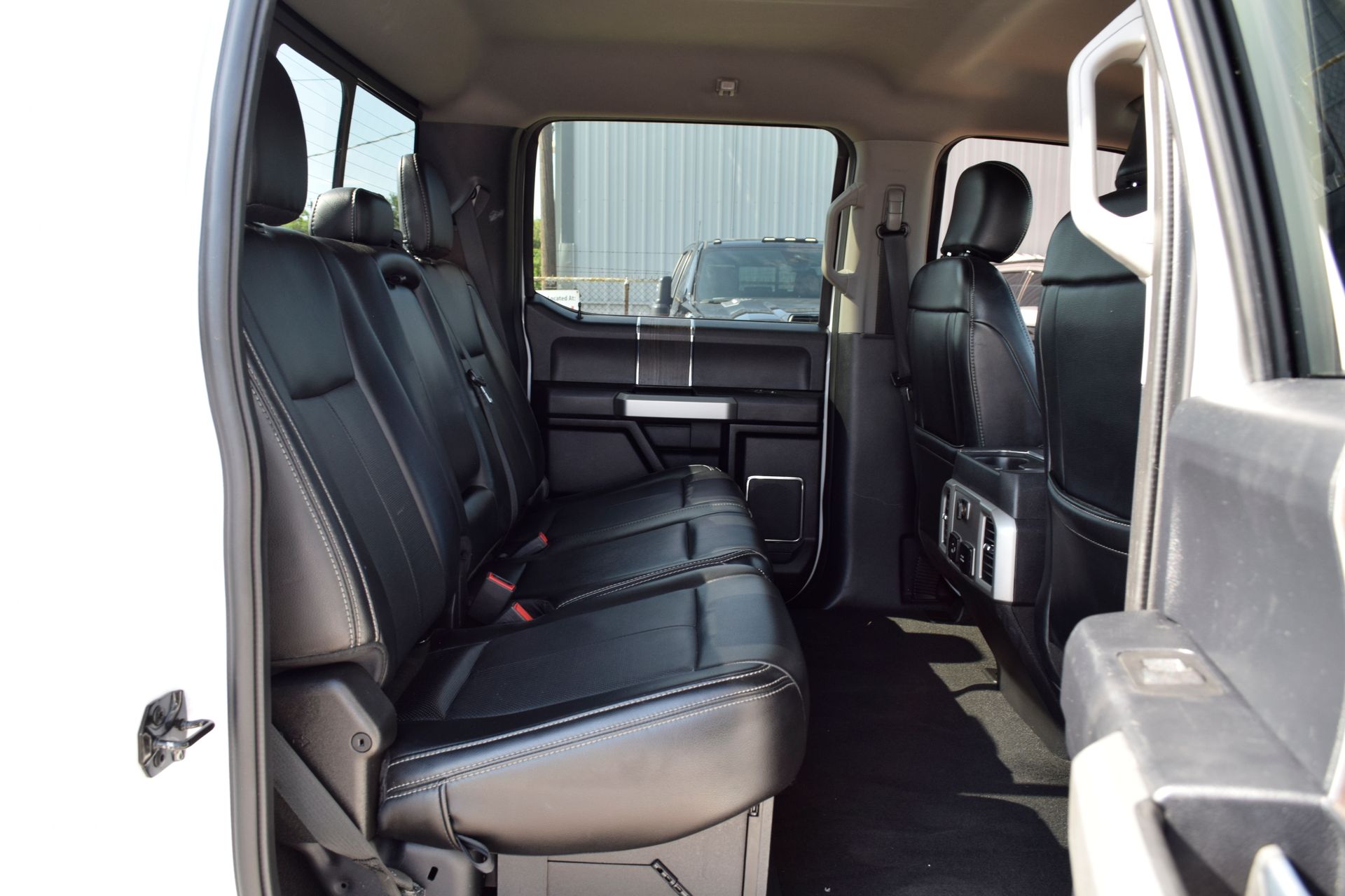 2021 Ford F-250SD Lariat White at Autostrade