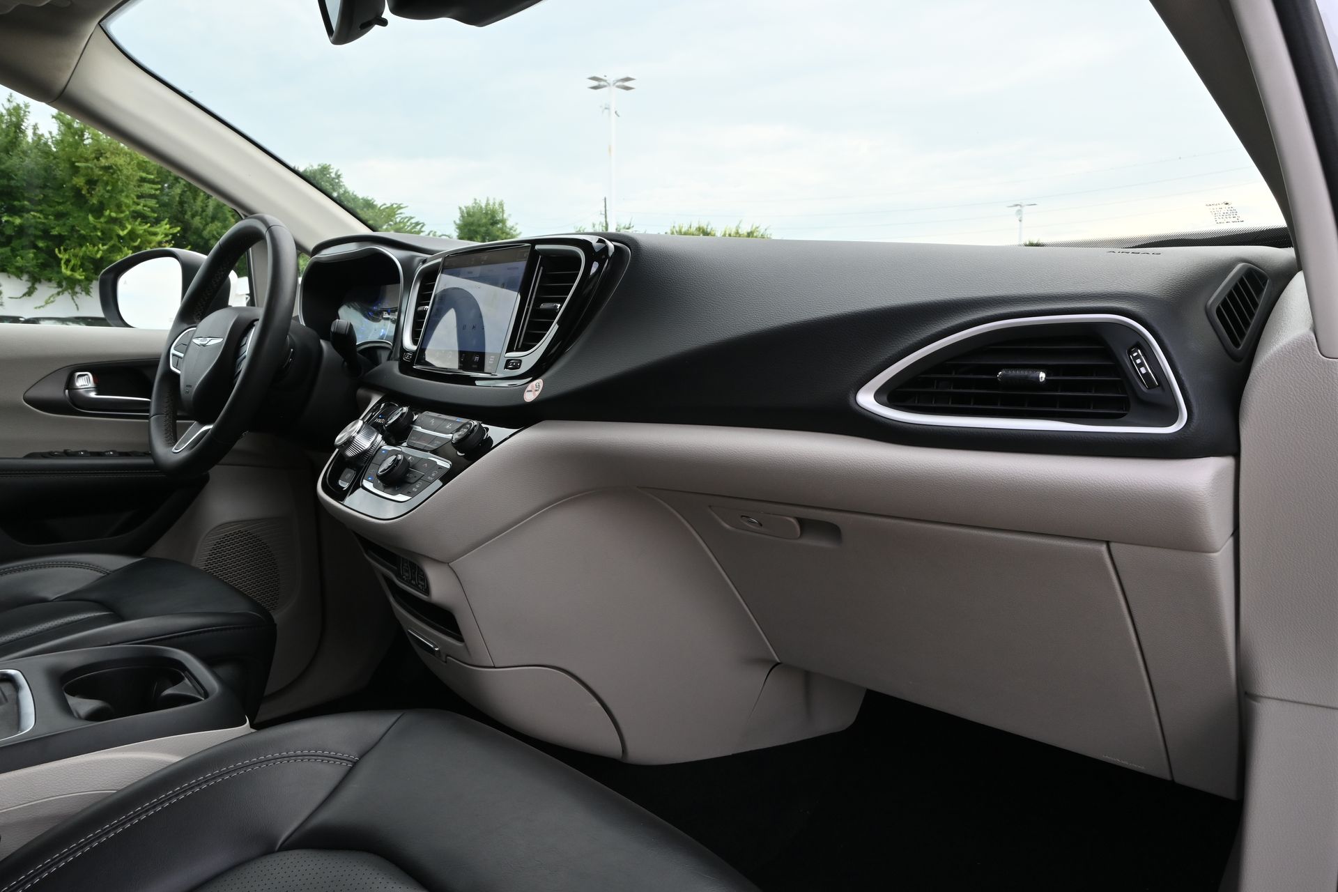 2023 Chrysler Pacifica Touring L White at Durrett Motor Company