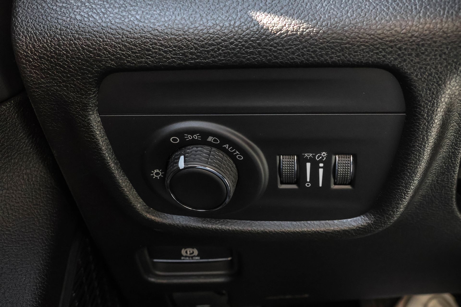 2025 JEEP GRAND CHEROKEE - Image 28