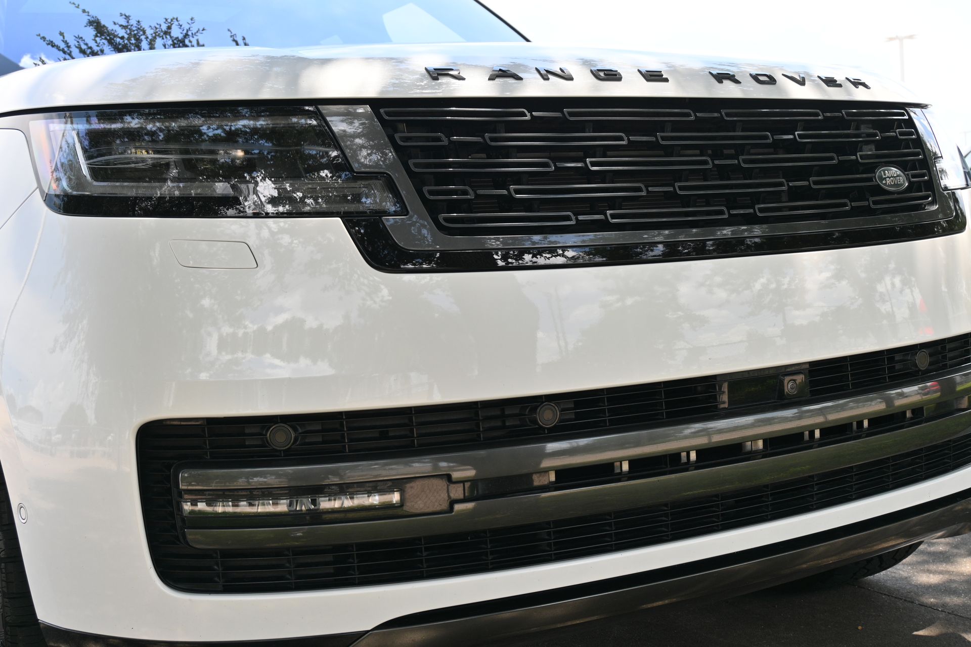 2023 Land Rover Range Rover SE White at Genesis of Spring