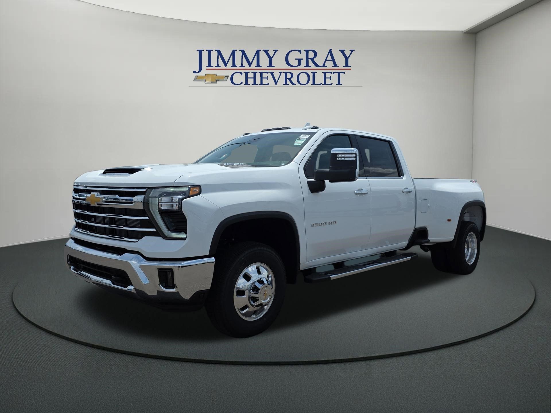 Summit White 2026 Chevrolet Silverado 3500HD Pickup Truck Four-Wheel Drive Automatic