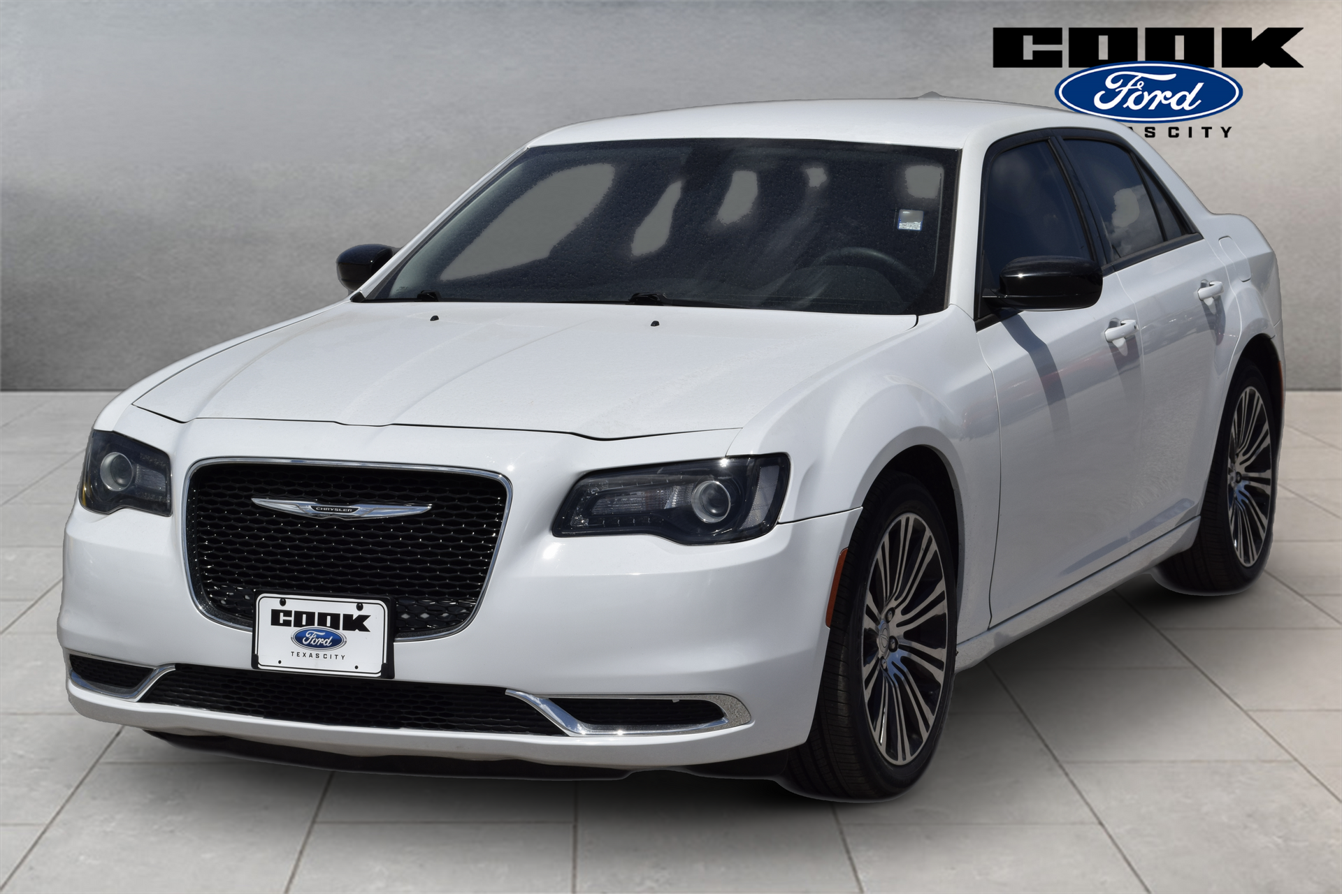 2019 Chrysler 300 Touring - 0