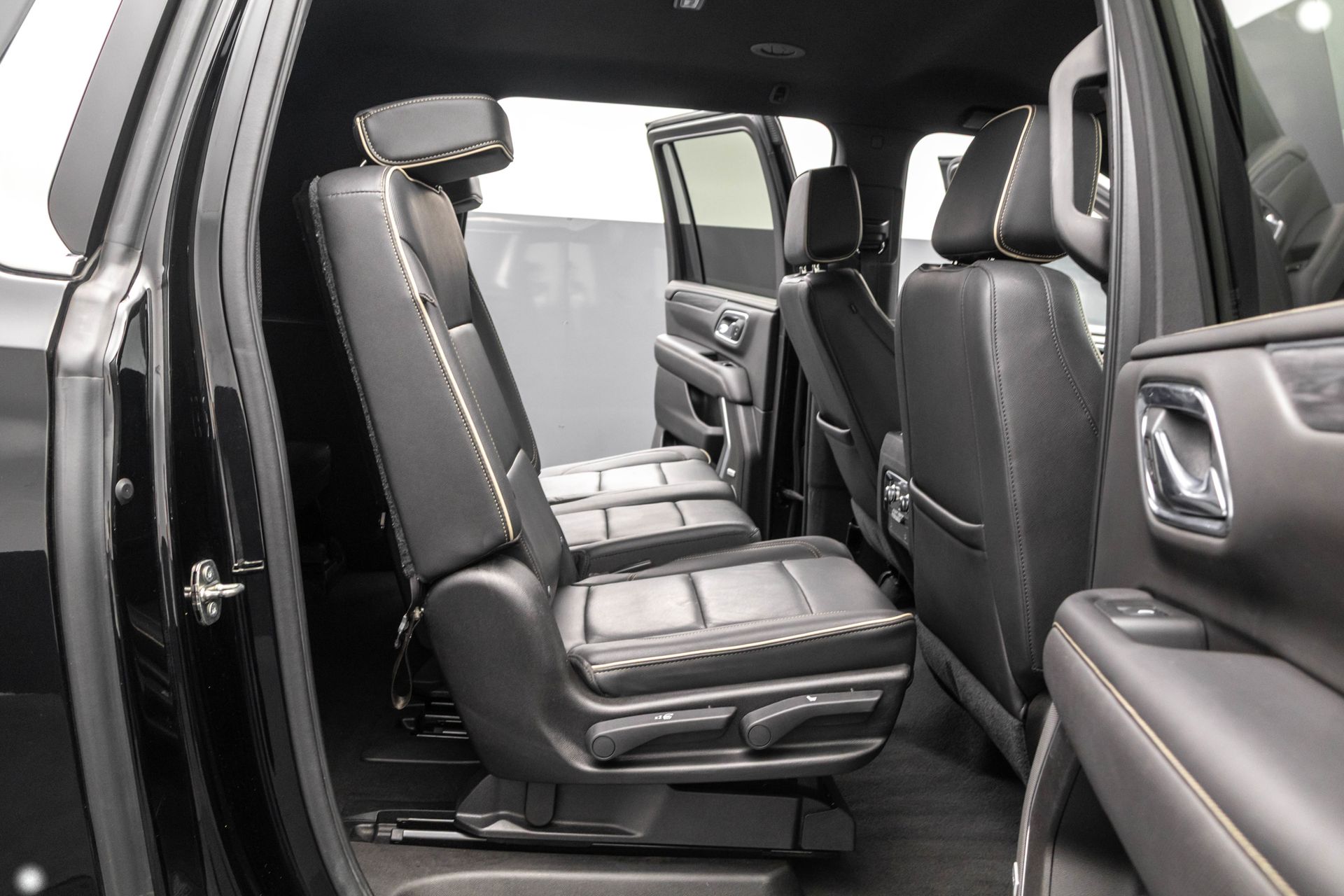 2021 GMC YUKON XL - Image 32