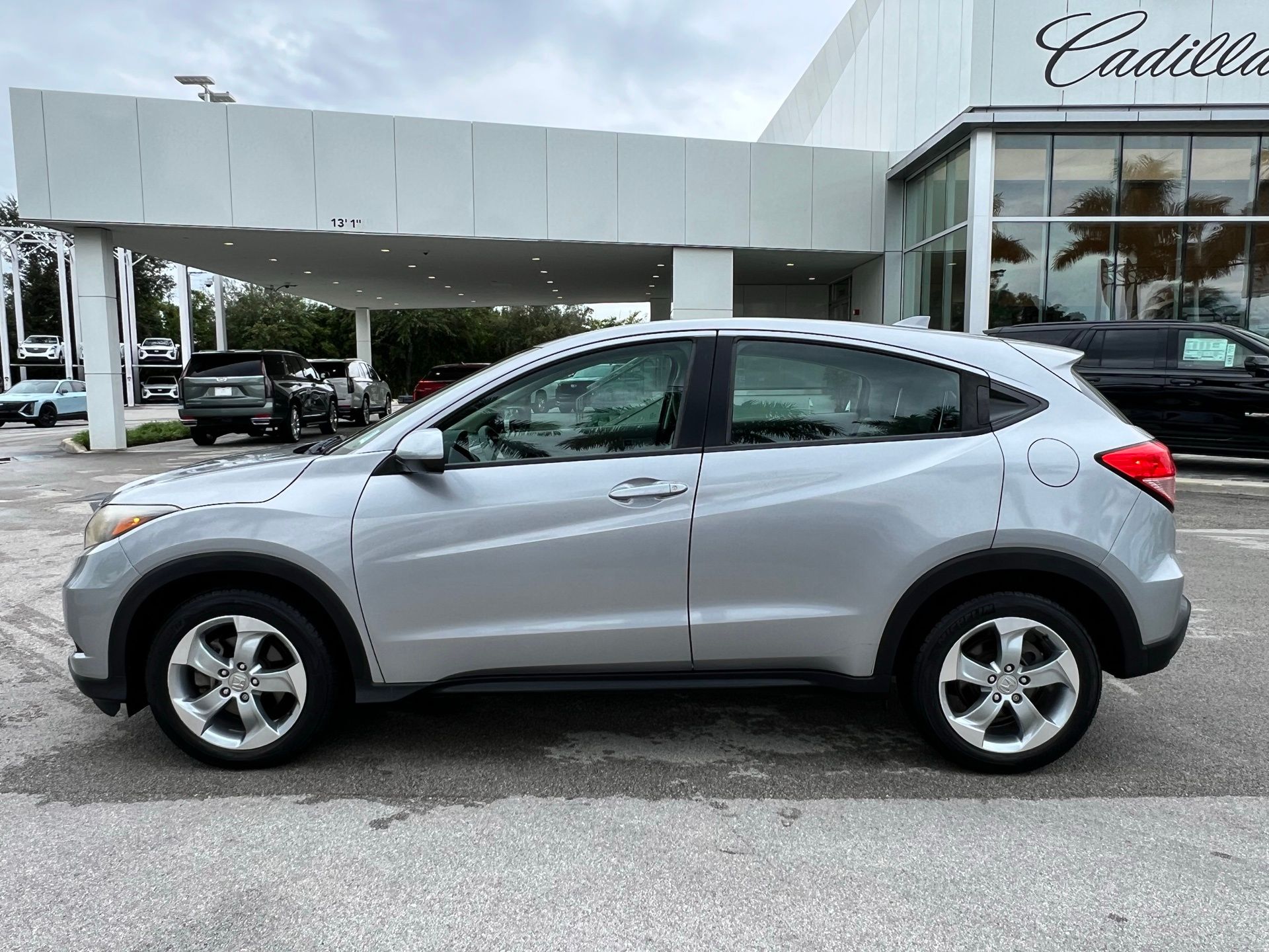 2017 Honda HR-V LX 27