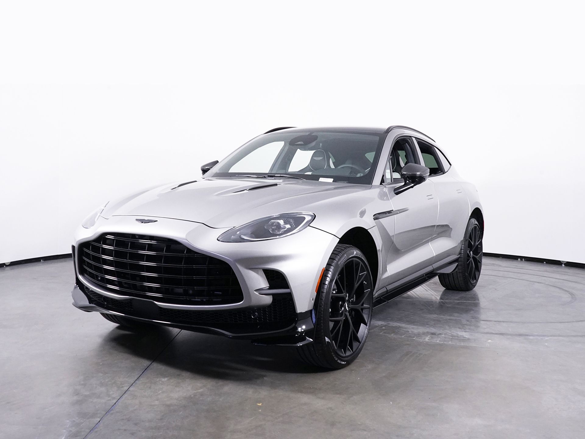 2025 Aston Martin DBX 707's photo