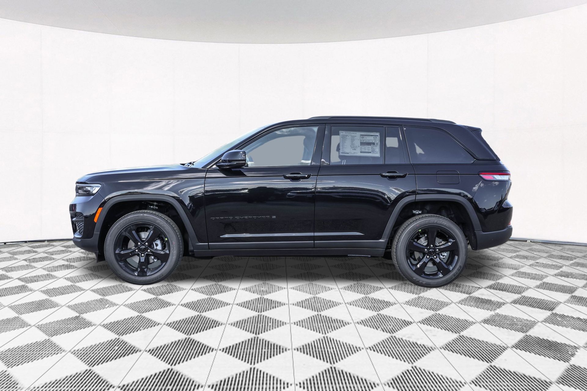 2025 JEEP GRAND CHEROKEE - Image 12