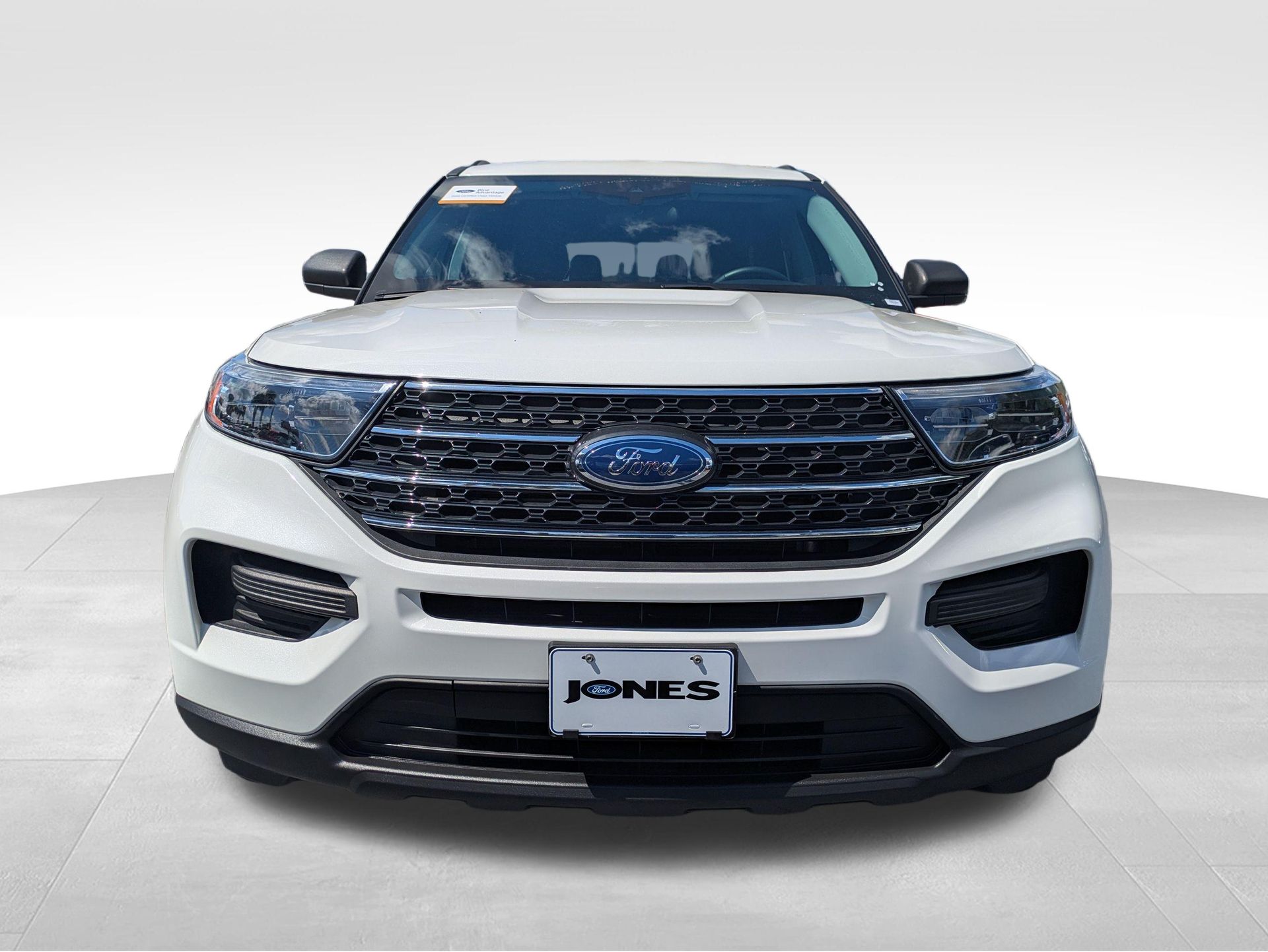 2023 Ford Explorer XLT White at Jones Ford
