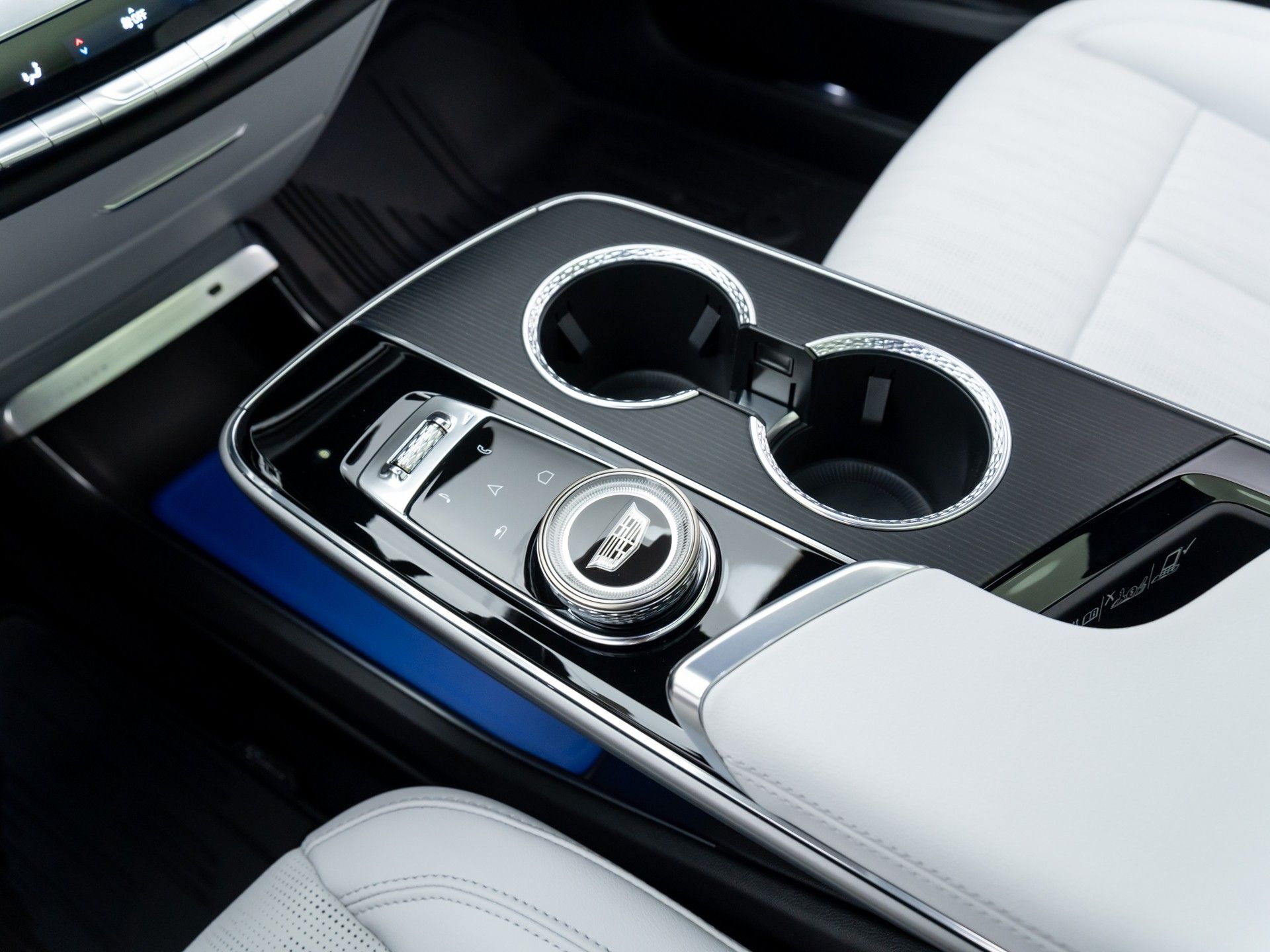 2025 Cadillac LYRIQ Luxury photo