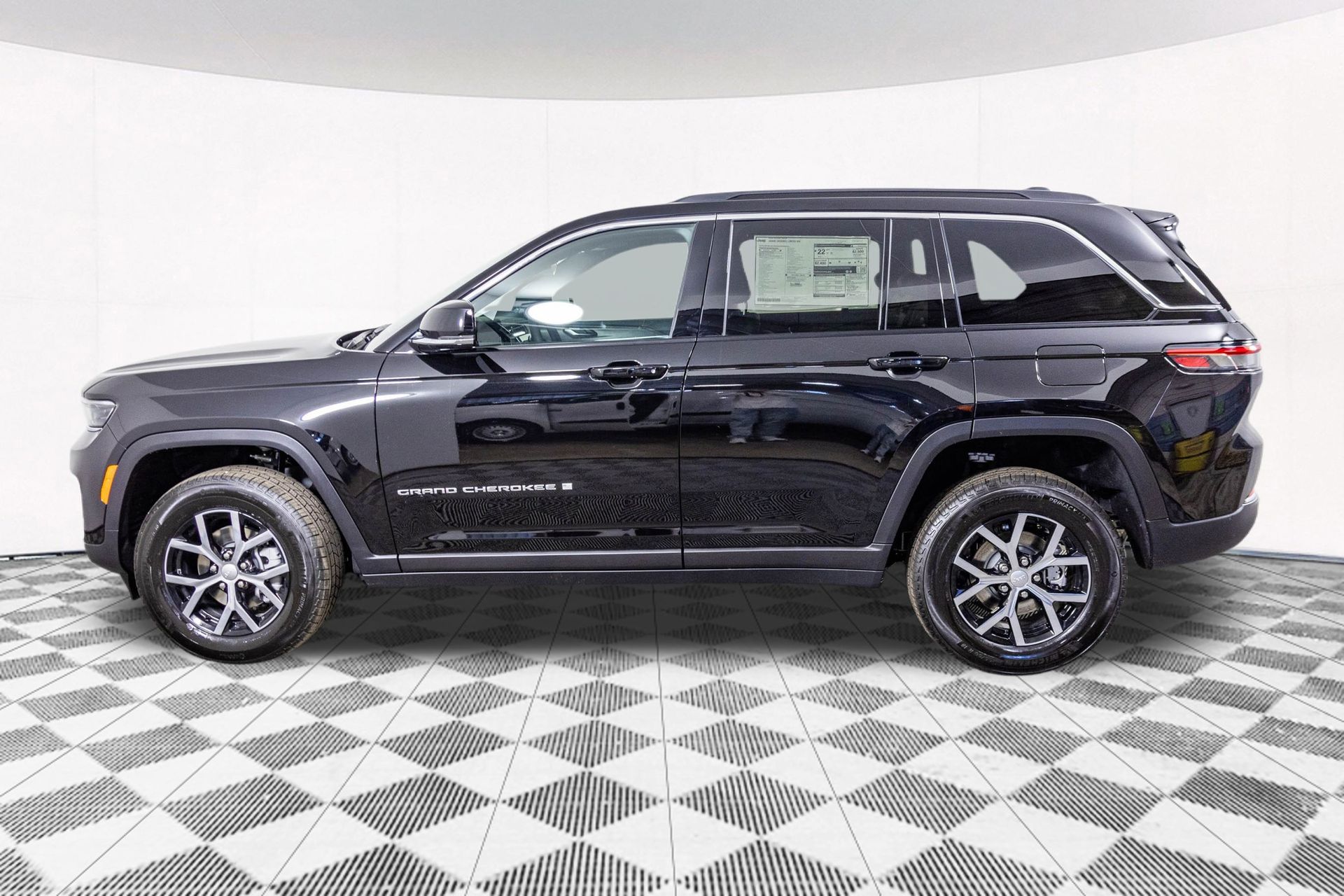2025 JEEP GRAND CHEROKEE - Image 13