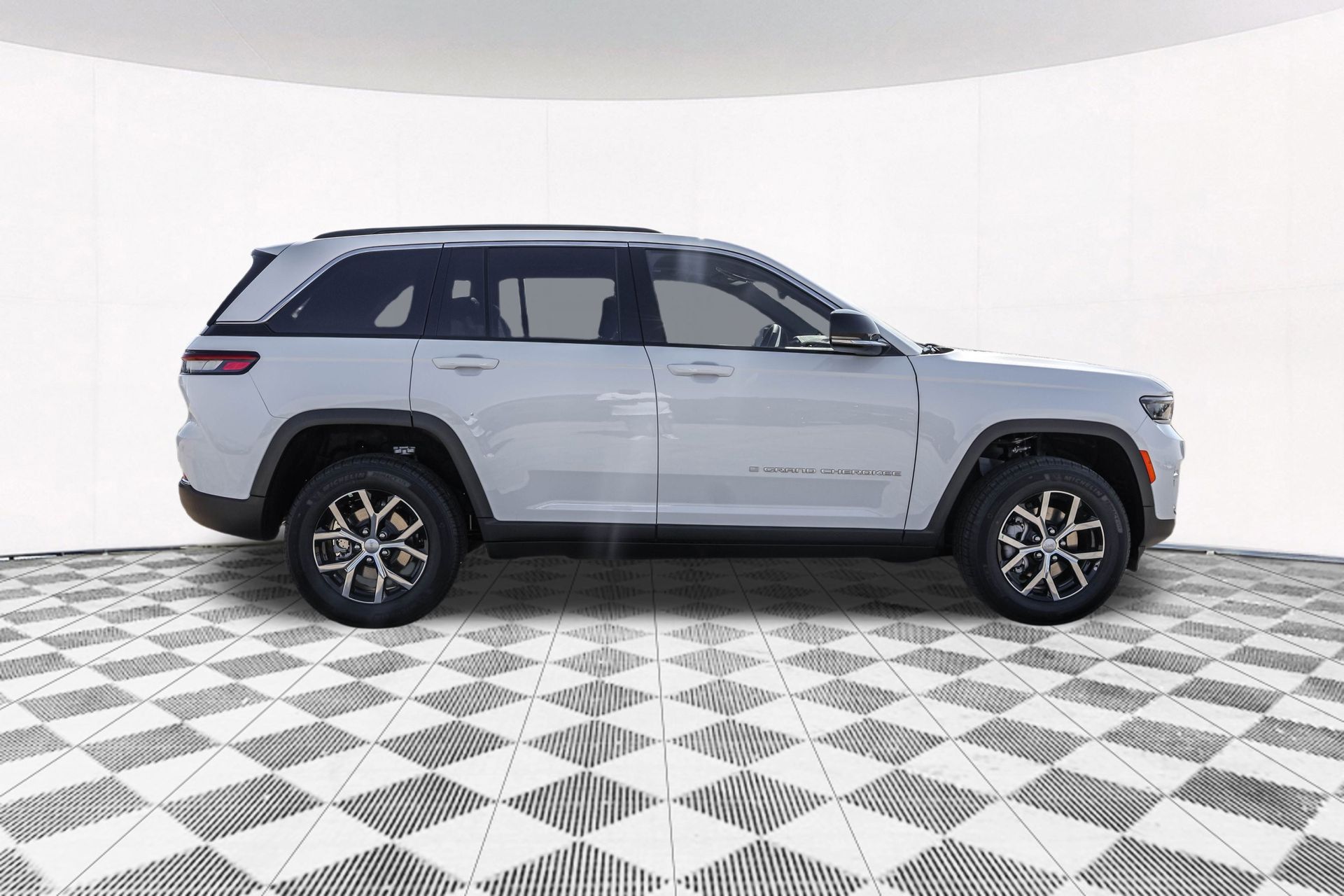 2025 JEEP GRAND CHEROKEE - Image 9