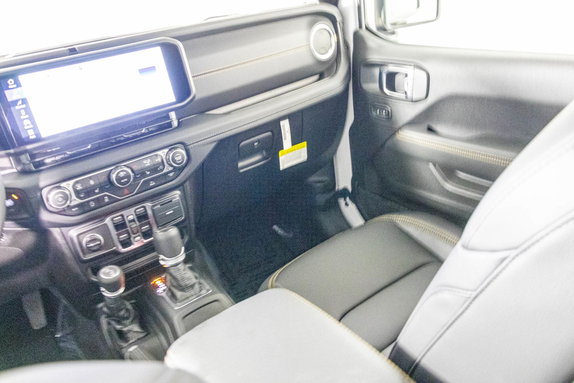 2025 JEEP GLADIATOR - Image 35