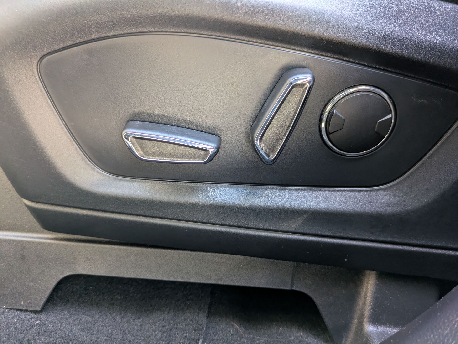 2020 Ford Explorer Limited Black at Matthews Motors of Wilmington