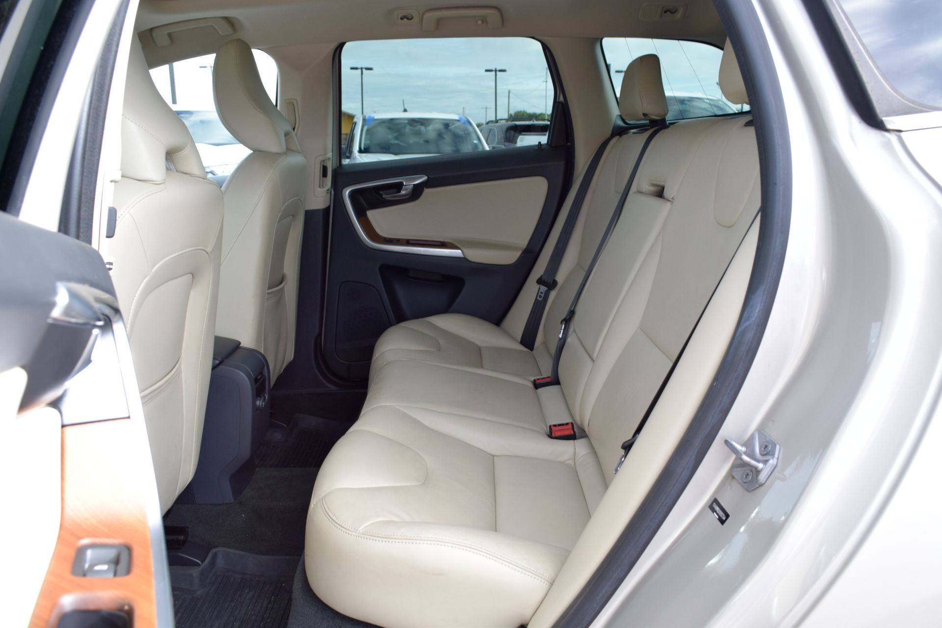 2017 Volvo XC60 T6 Inscription Gold at Gullo Toyota