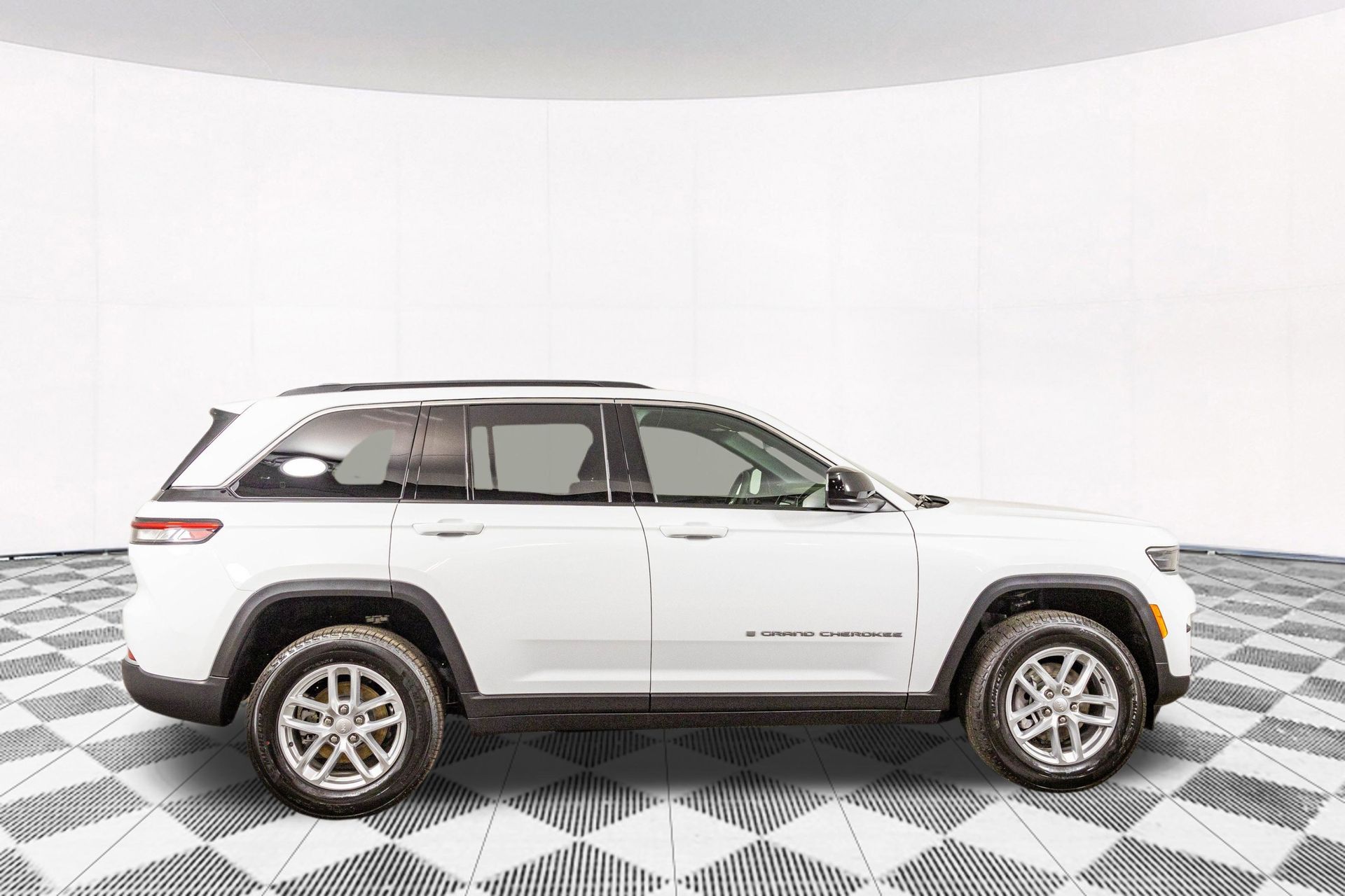 2025 JEEP GRAND CHEROKEE - Image 5