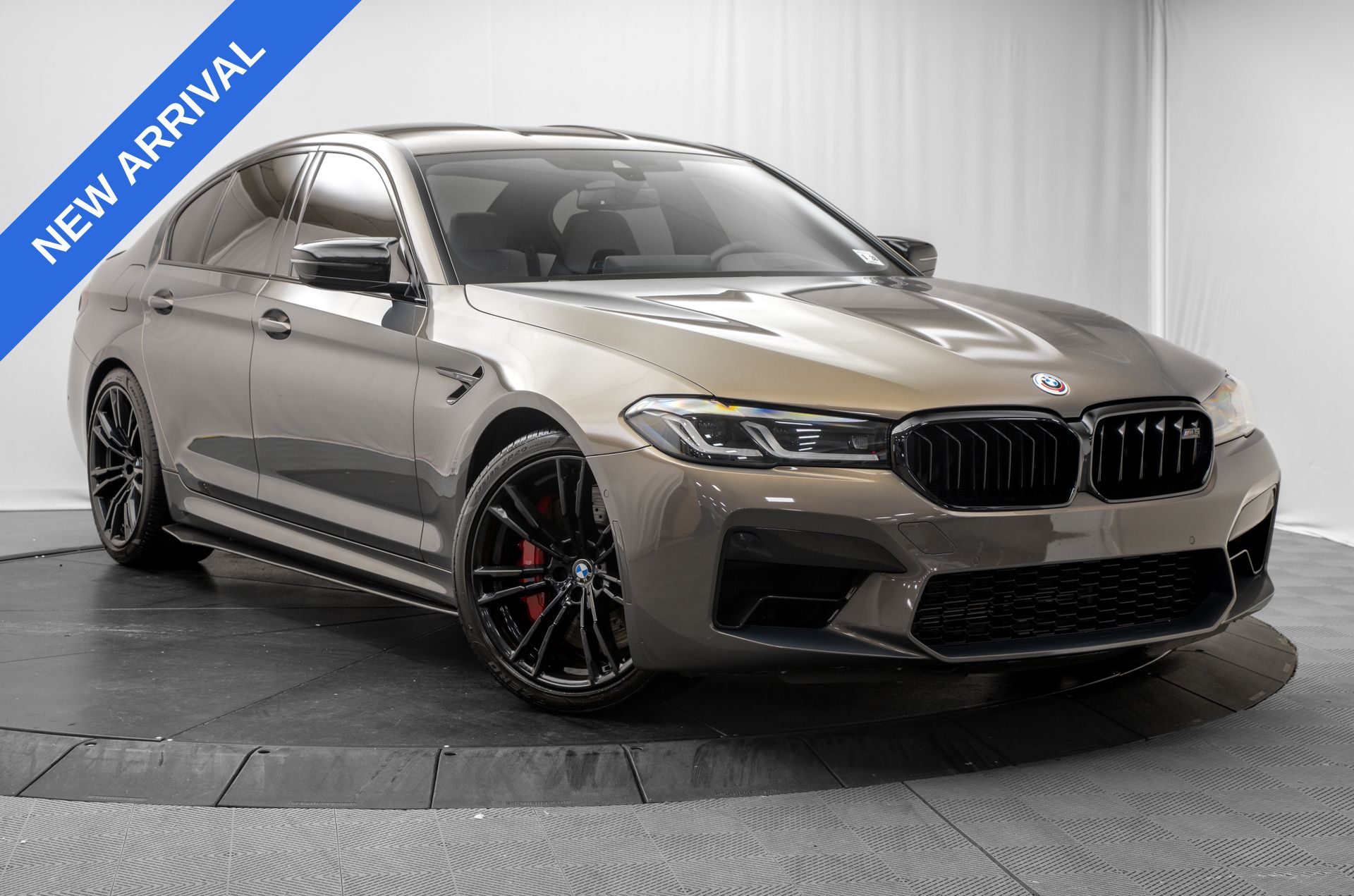 Alvite Gray Metallic 2023 BMW M5 Sedan All-Wheel Drive 8-Speed Automatic