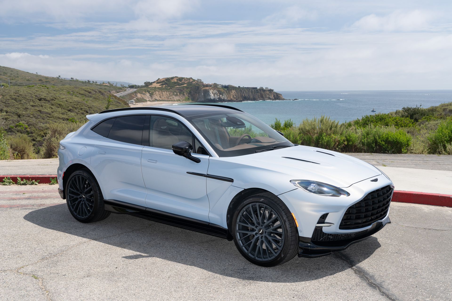 2026 Aston Martin DBX 4.0 V8 707 AWD's photo