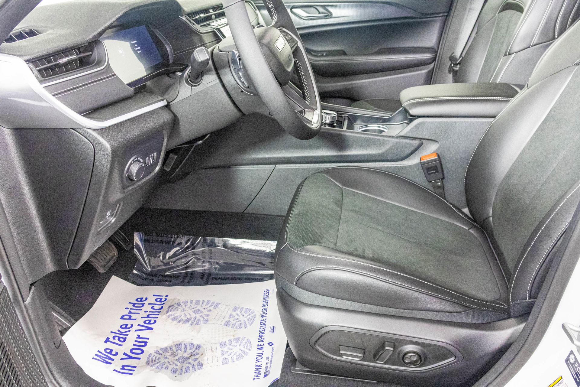 2025 JEEP GRAND CHEROKEE L - Image 15