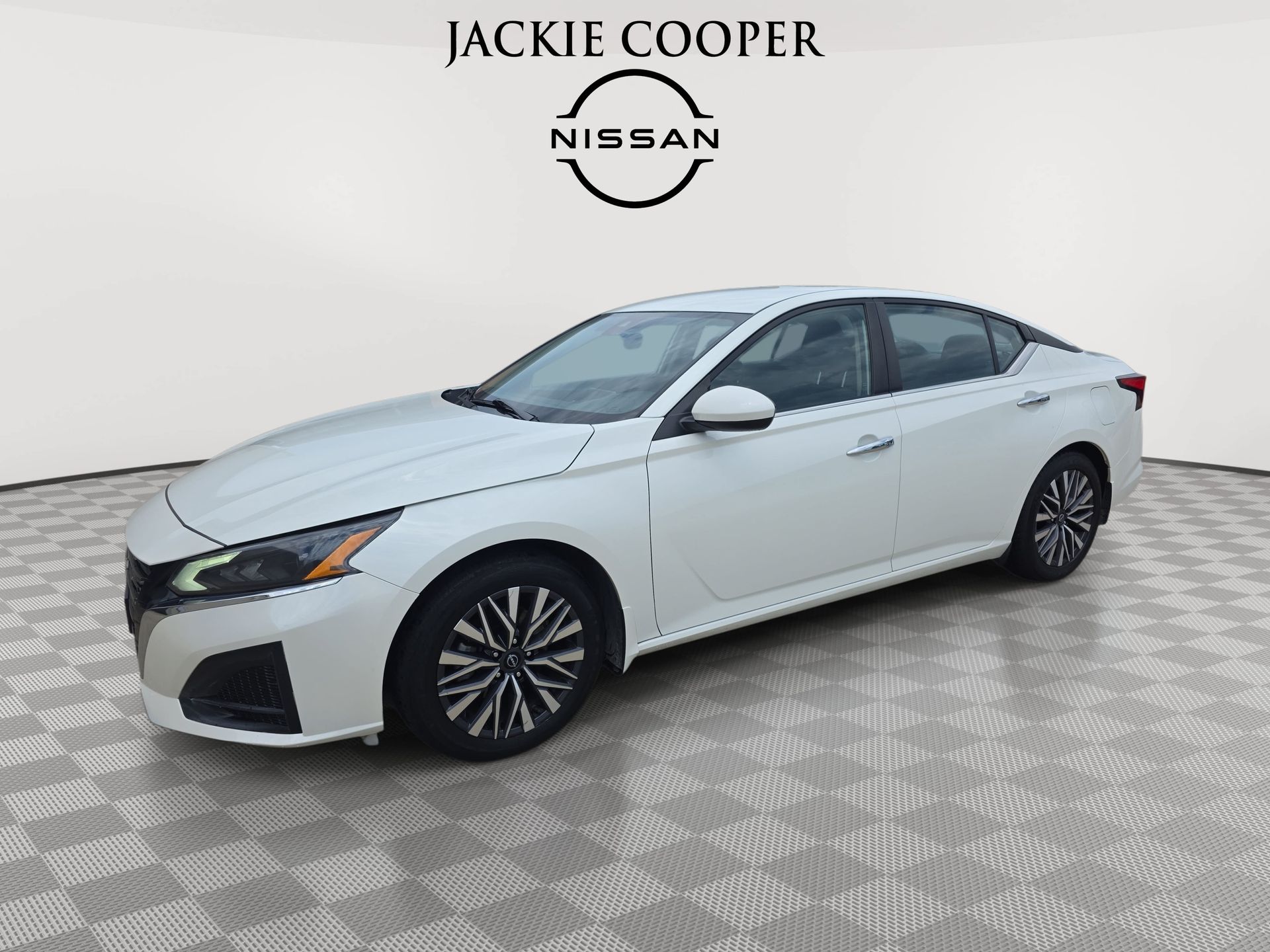 Pearl White Tricoat 2023 Nissan Altima Sedan Front-Wheel Drive Continuously Variable Transmission