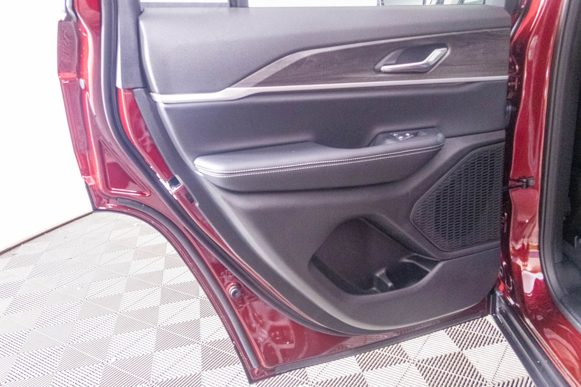 2025 JEEP GRAND CHEROKEE - Image 27