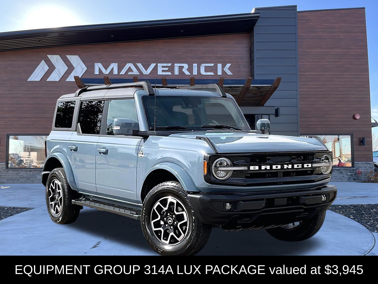 Blue (Azure Gray Metallic Tri-Coat) 2023 Ford Bronco SUV / Crossover Four-Wheel Drive Automatic