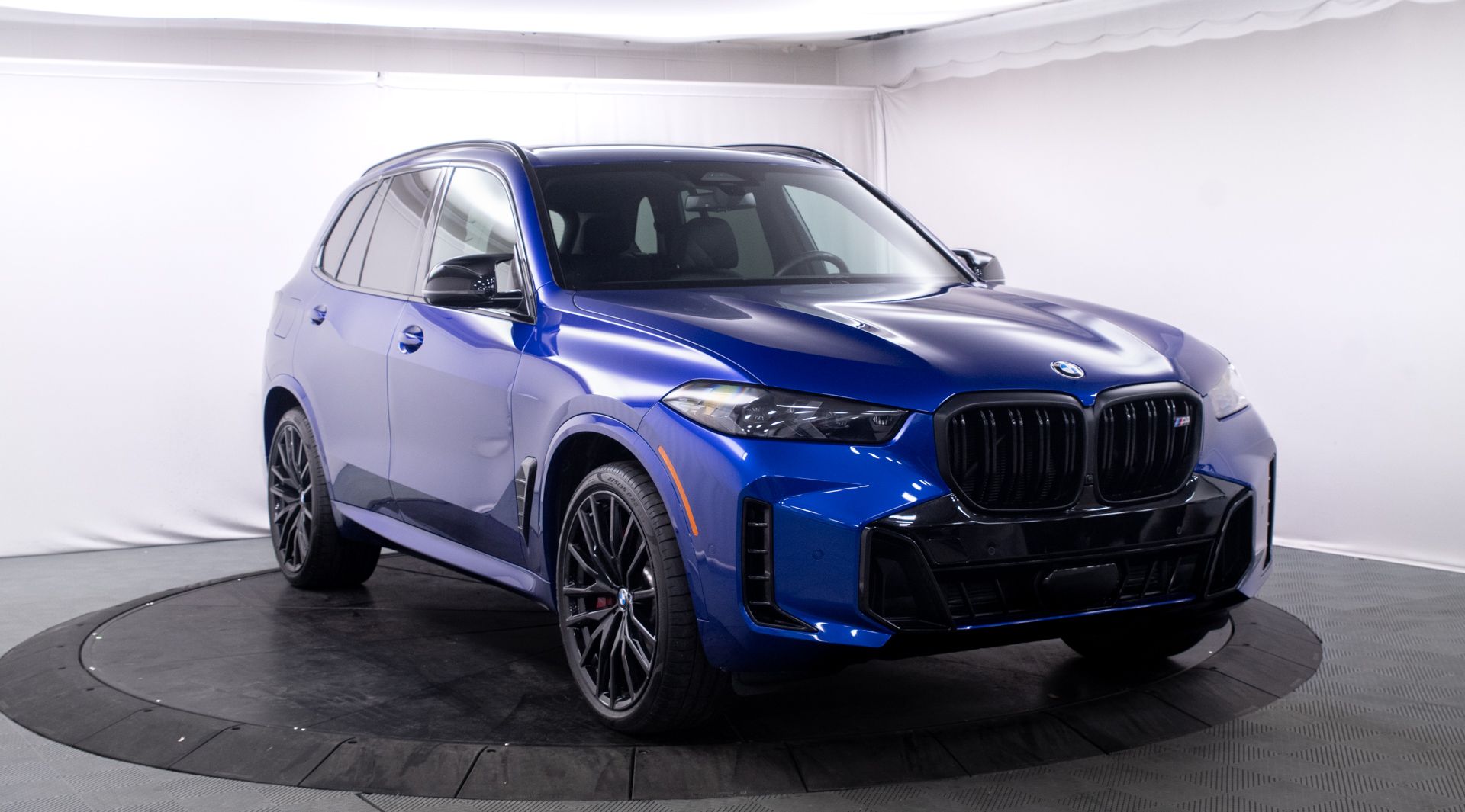 2025 BMW X5 M60i