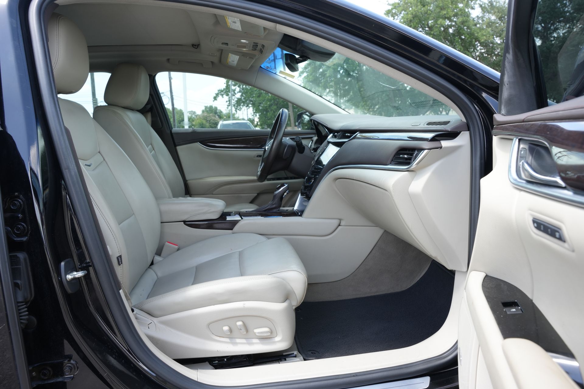 2016 Cadillac XTS Luxury Black at Tom Peacock Cadillac