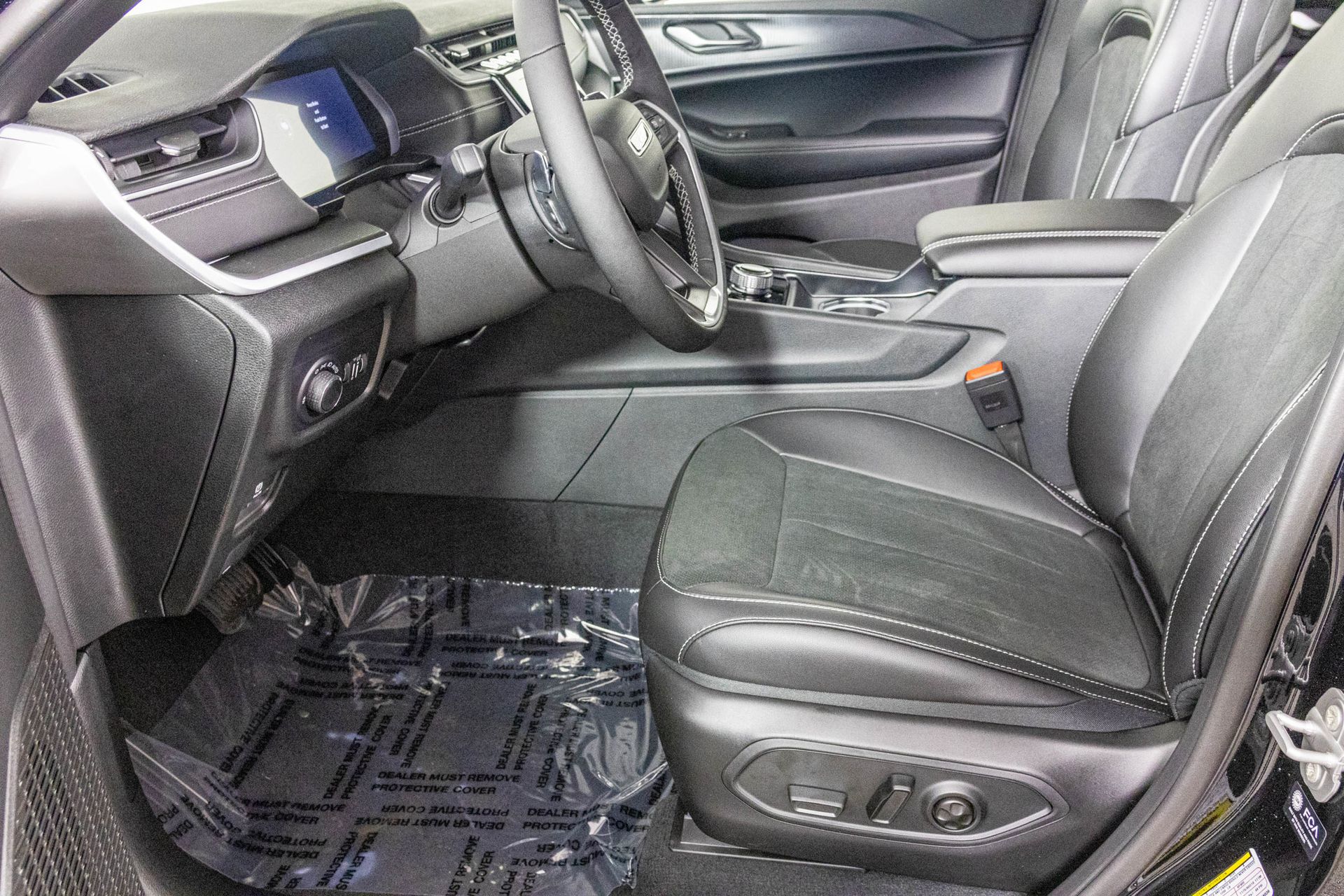 2025 JEEP GRAND CHEROKEE L - Image 17