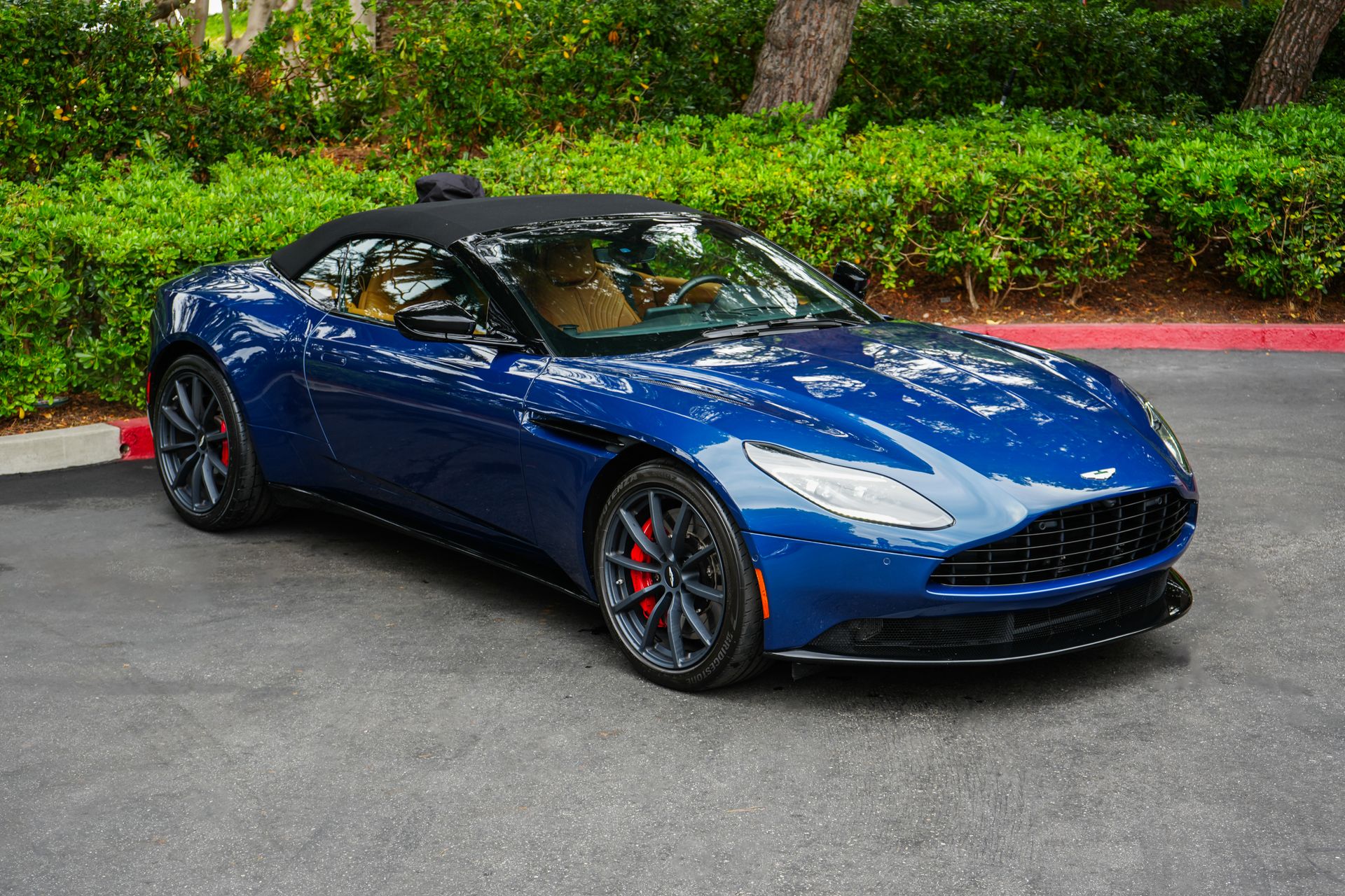 2023 Aston Martin DB11 V8 Volante's photo