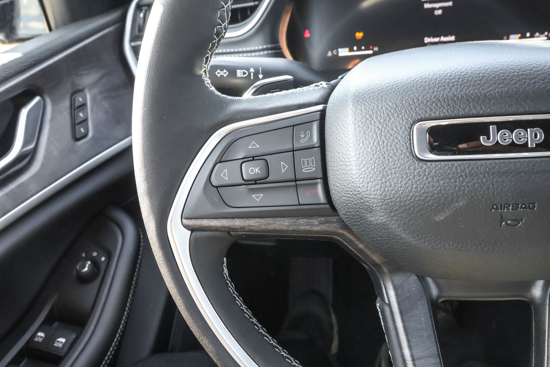 2025 JEEP GRAND CHEROKEE - Image 24