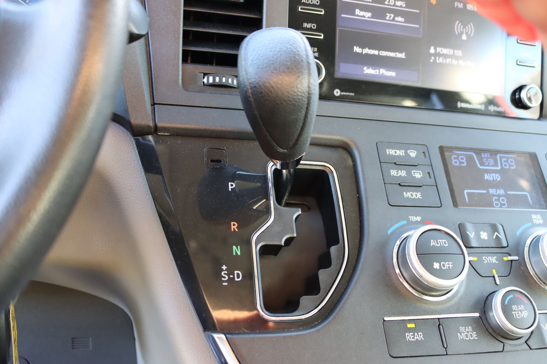 2018 Toyota Sienna LE photo