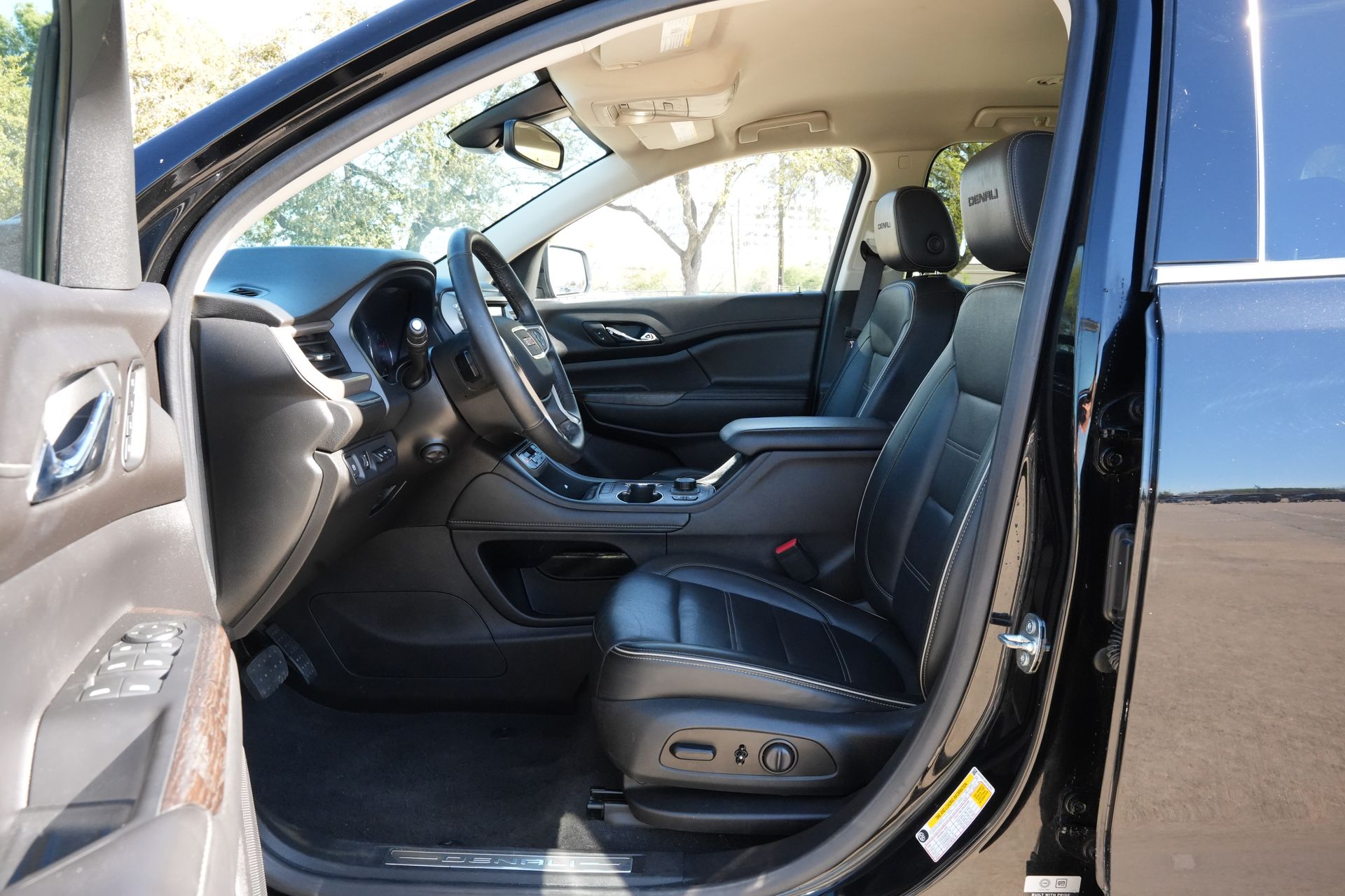 2023 GMC Acadia Denali Black at AutoSavvy Houston Southwest