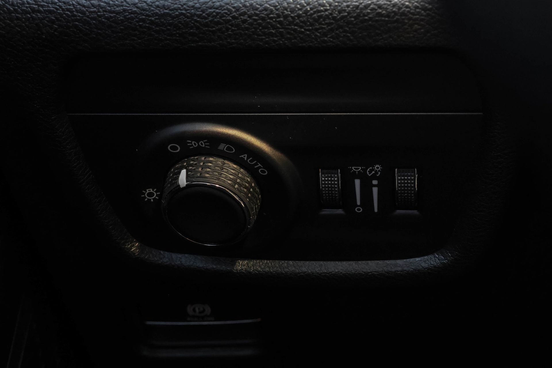 2025 JEEP GRAND CHEROKEE - Image 28