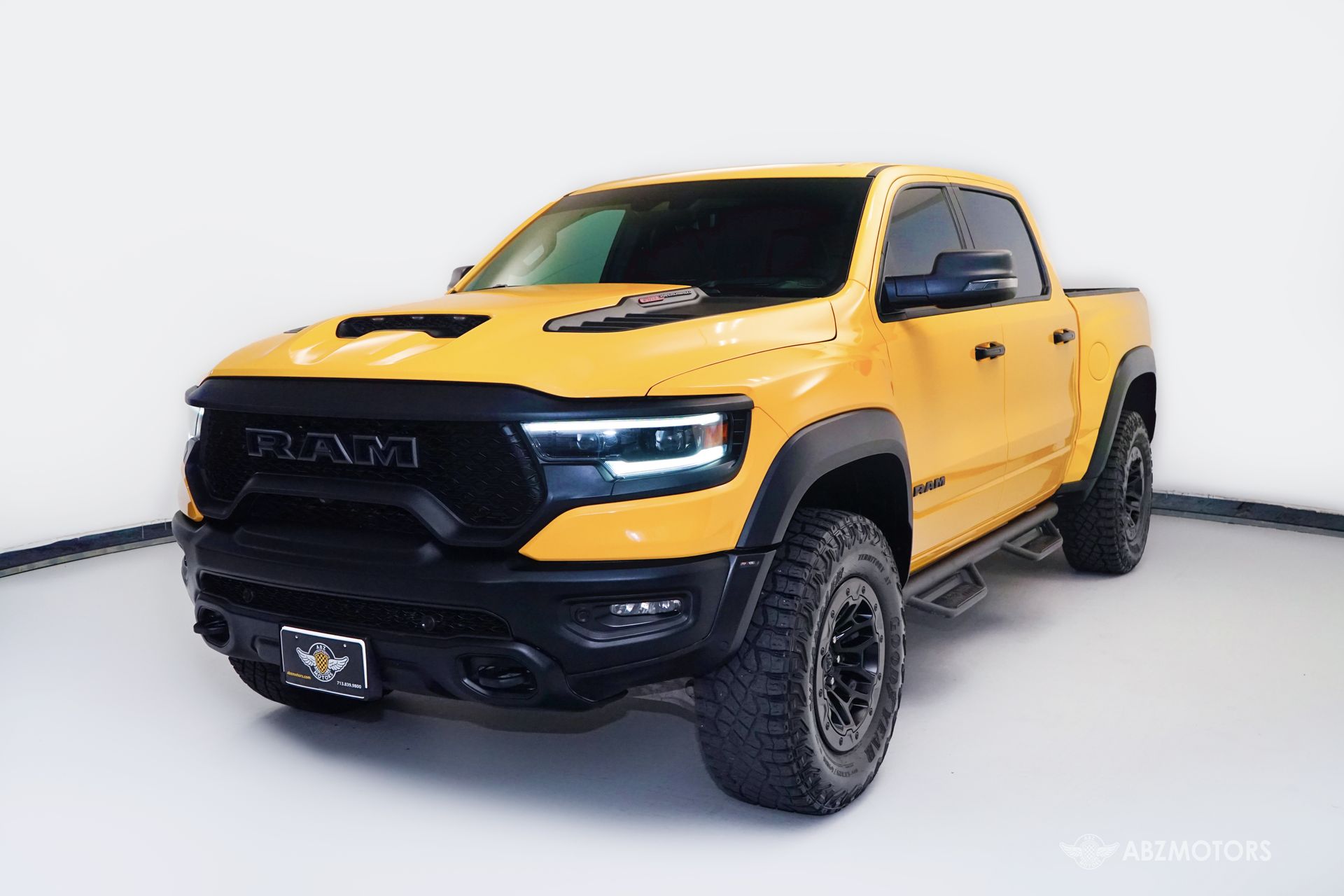 View vehicle photo 2