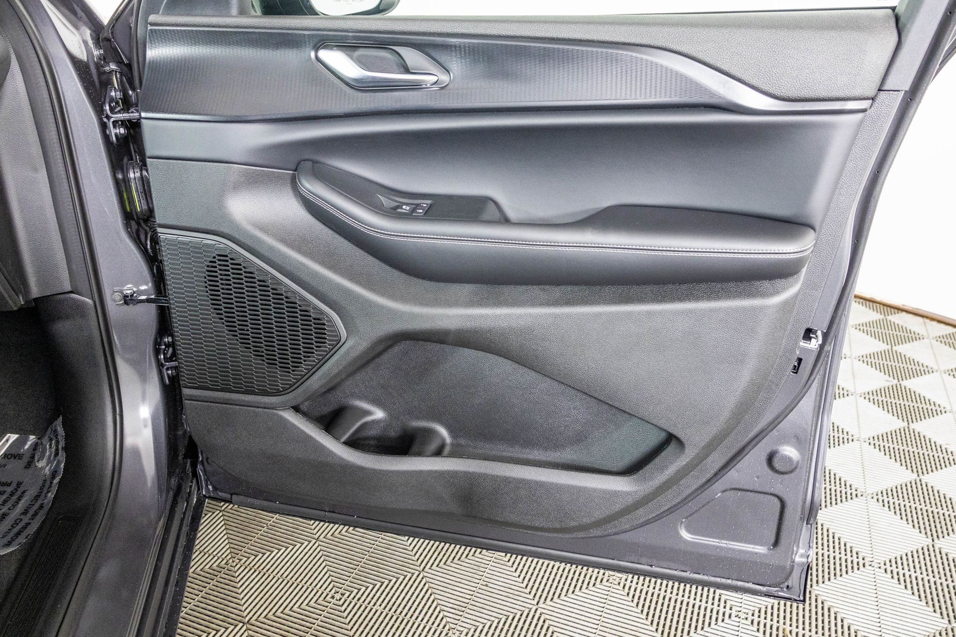 2025 JEEP GRAND CHEROKEE - Image 36