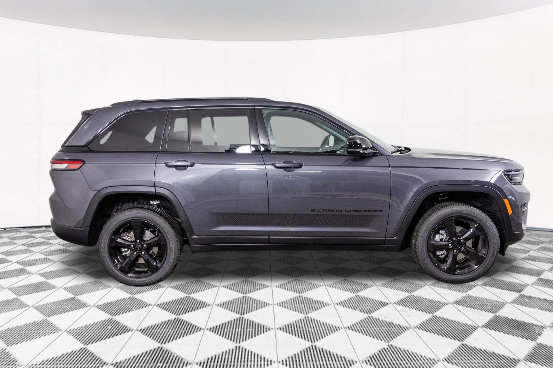 2025 JEEP GRAND CHEROKEE - Image 6