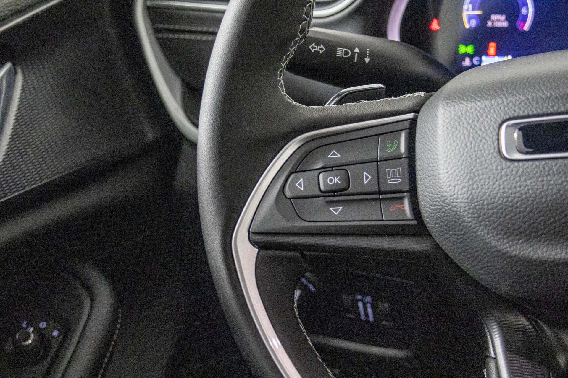 2025 JEEP GRAND CHEROKEE L - Image 31