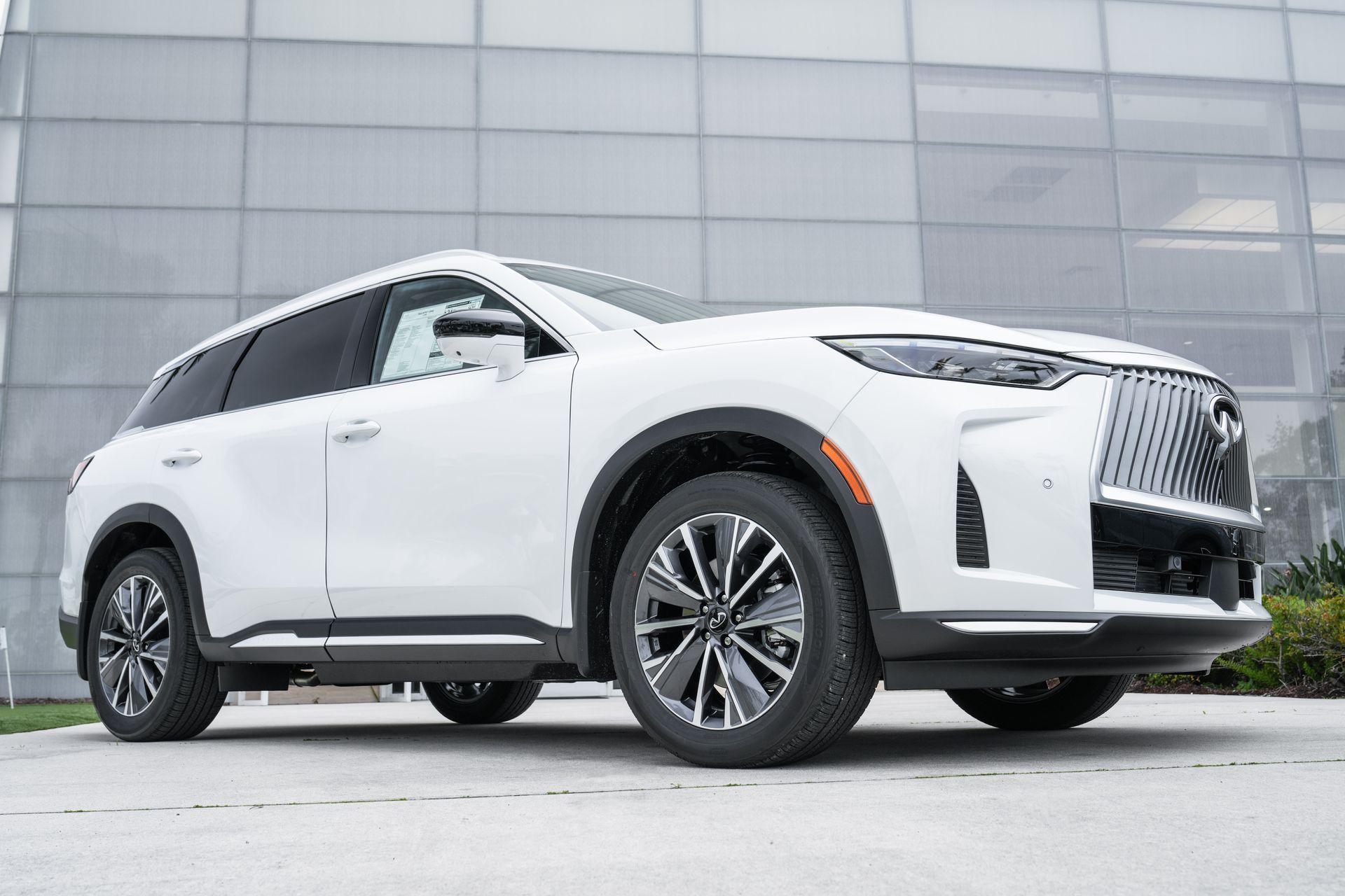 2026 INFINITI QX60 LUXE