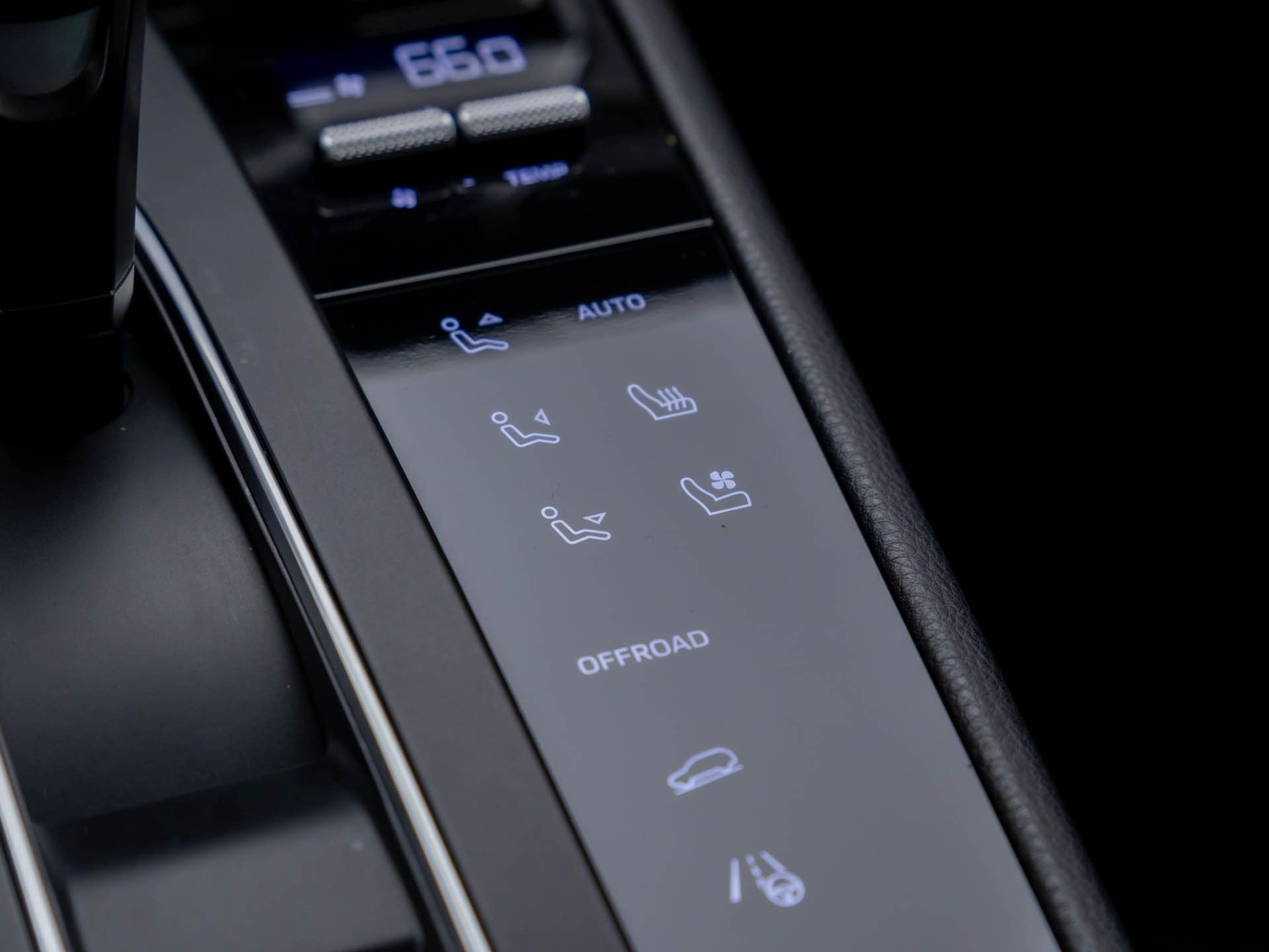 2023 Porsche Macan photo