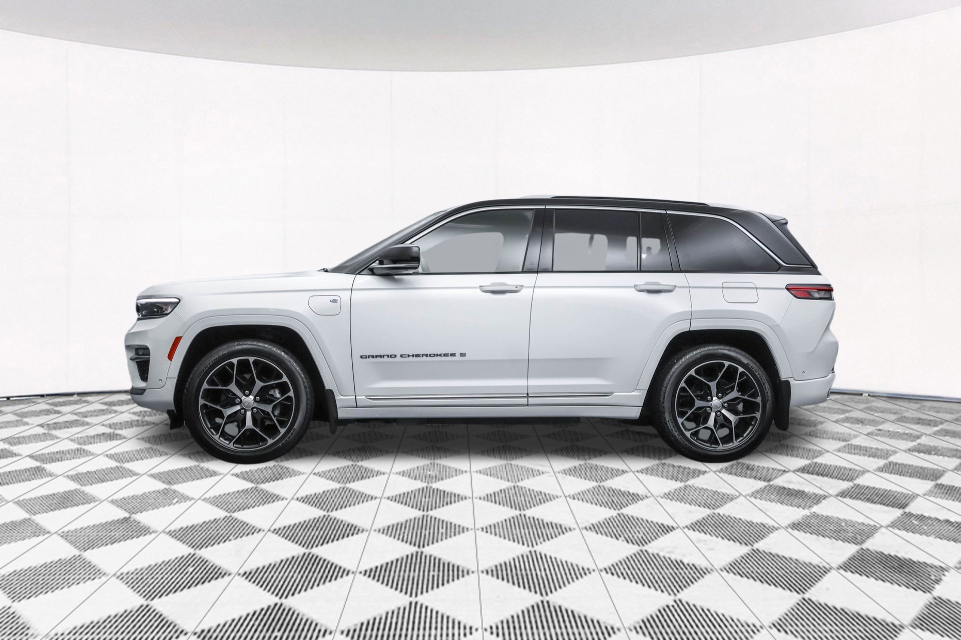 2022 JEEP GRAND CHEROKEE - Image 40