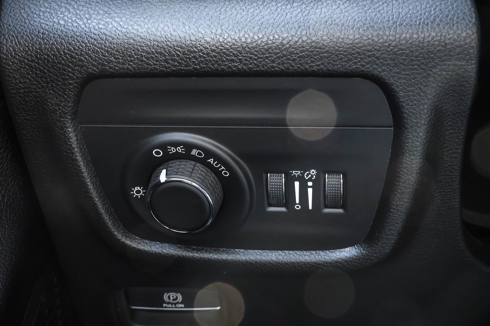 2025 JEEP GRAND CHEROKEE - Image 29