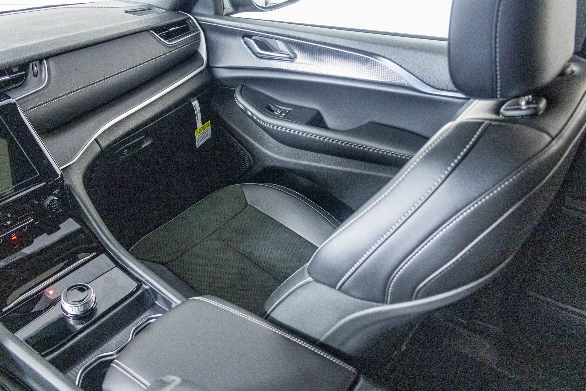 2025 JEEP GRAND CHEROKEE L - Image 36