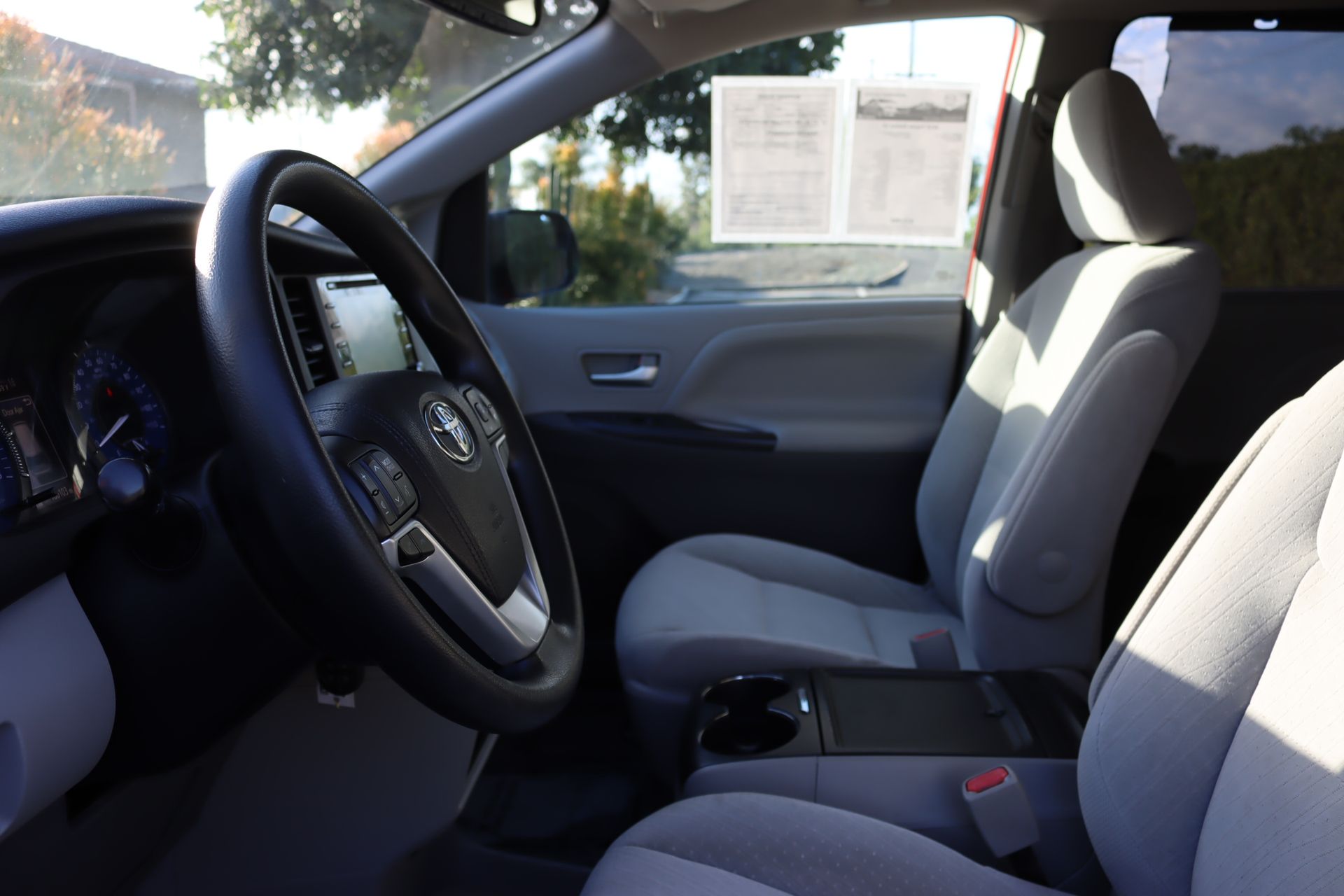 2018 Toyota Sienna LE photo