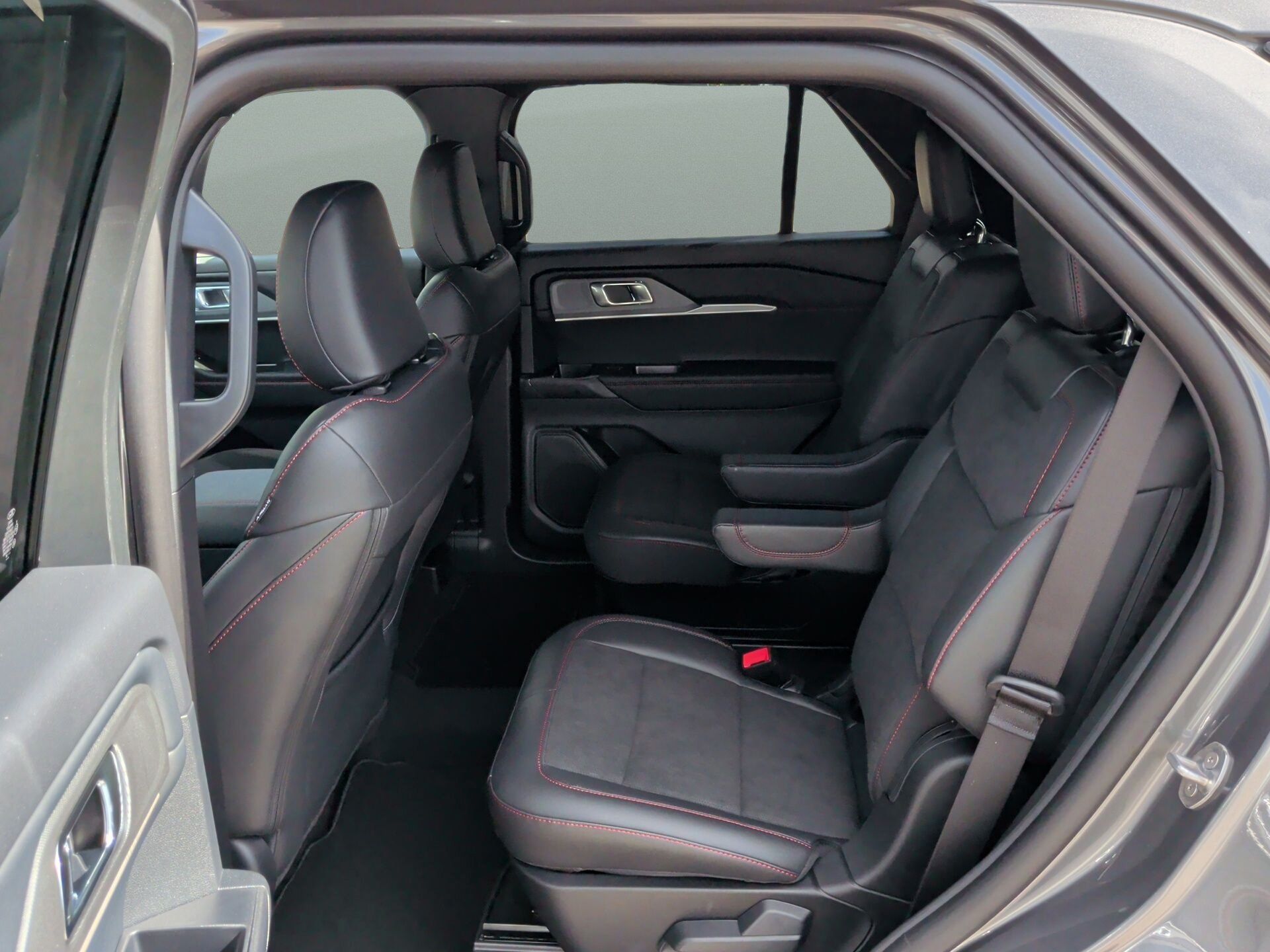 2026 Ford Explorer ST - 10