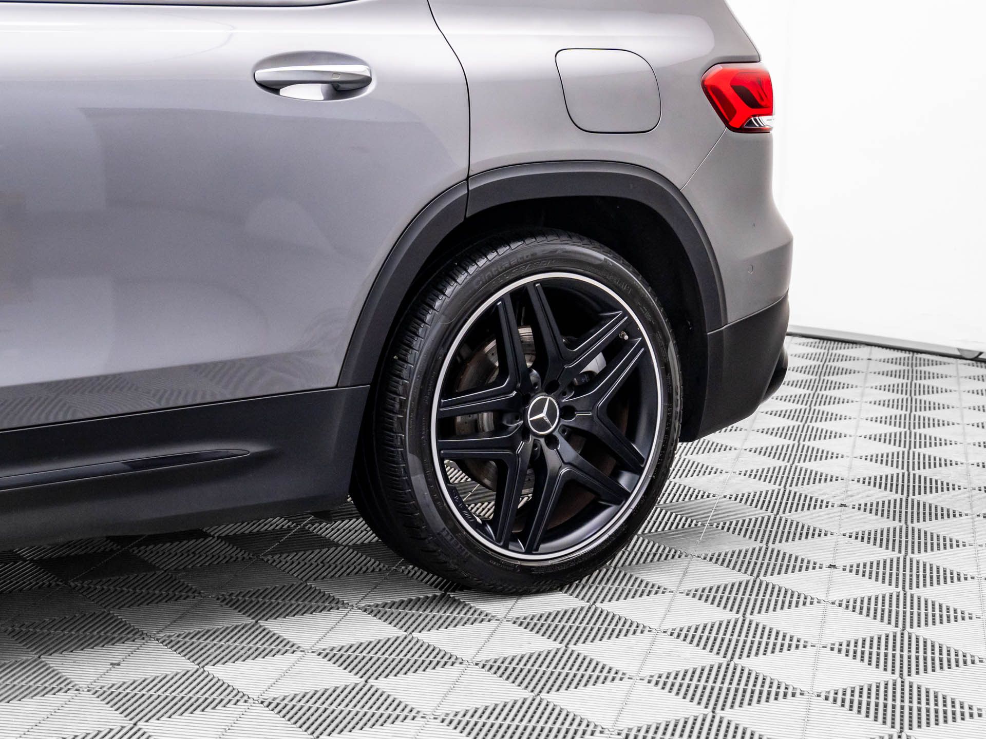 2021 Mercedes-Benz GLB GLB 35 AMG photo