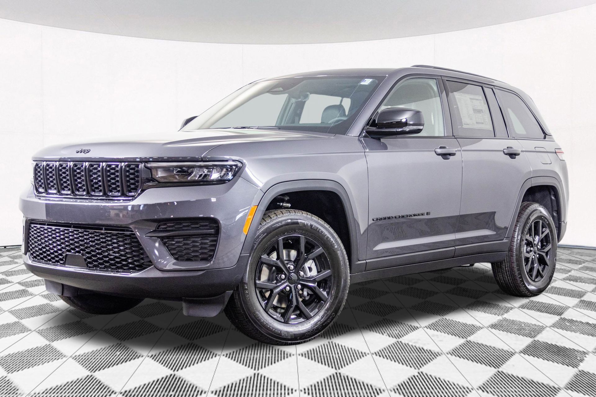 2025 JEEP GRAND CHEROKEE - Image 2