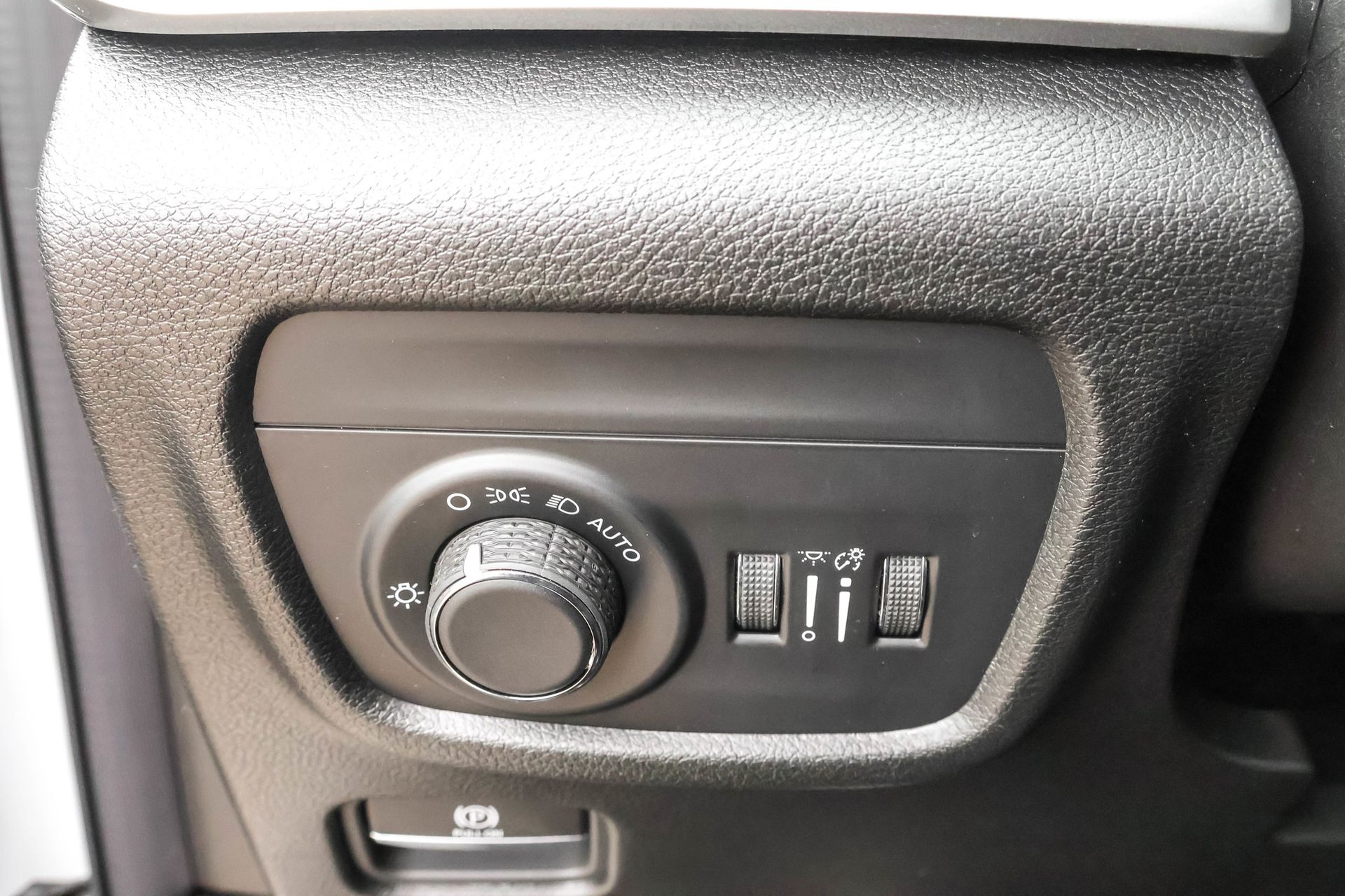 2025 JEEP GRAND CHEROKEE - Image 29