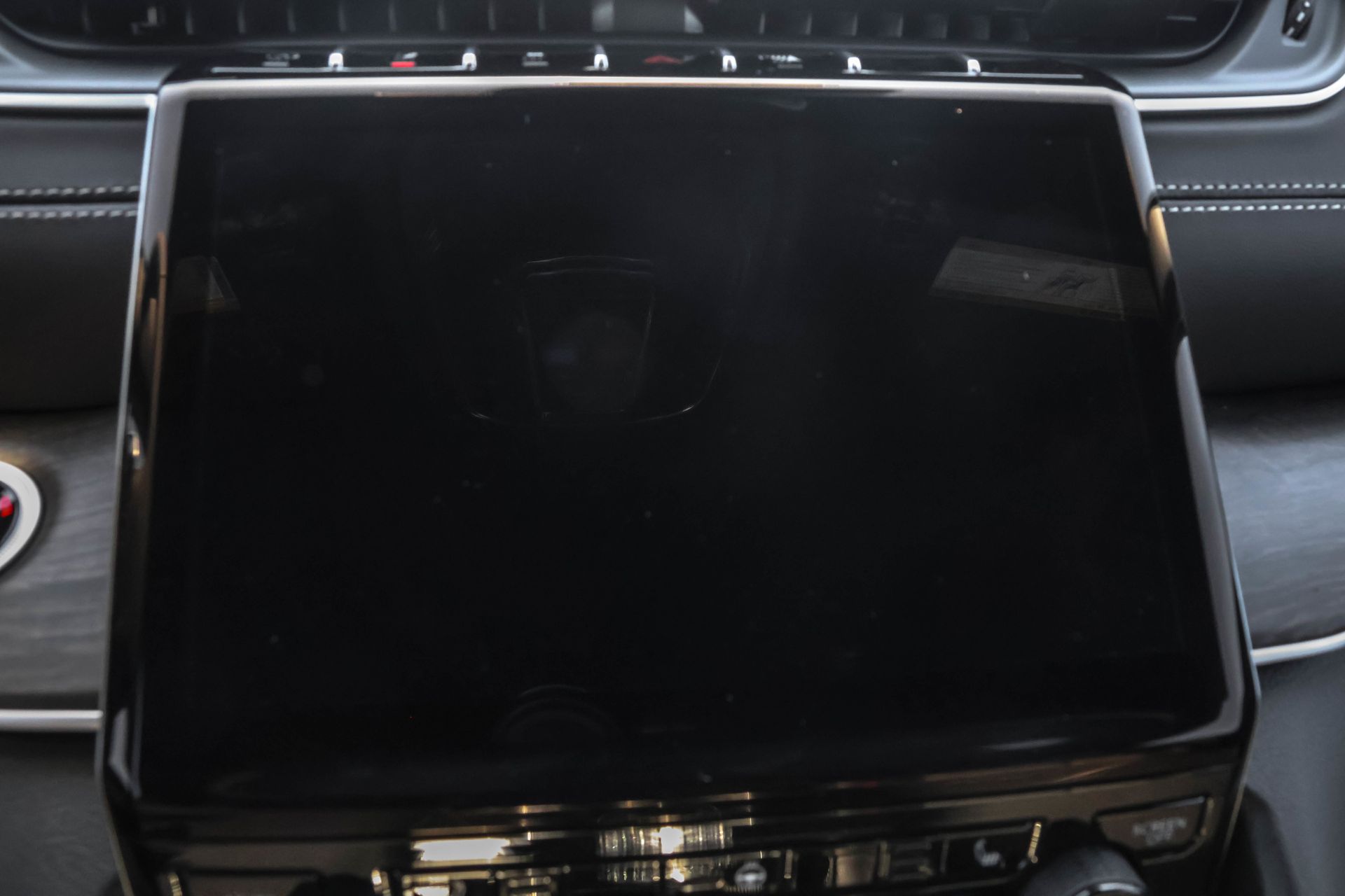 2025 JEEP GRAND CHEROKEE - Image 17