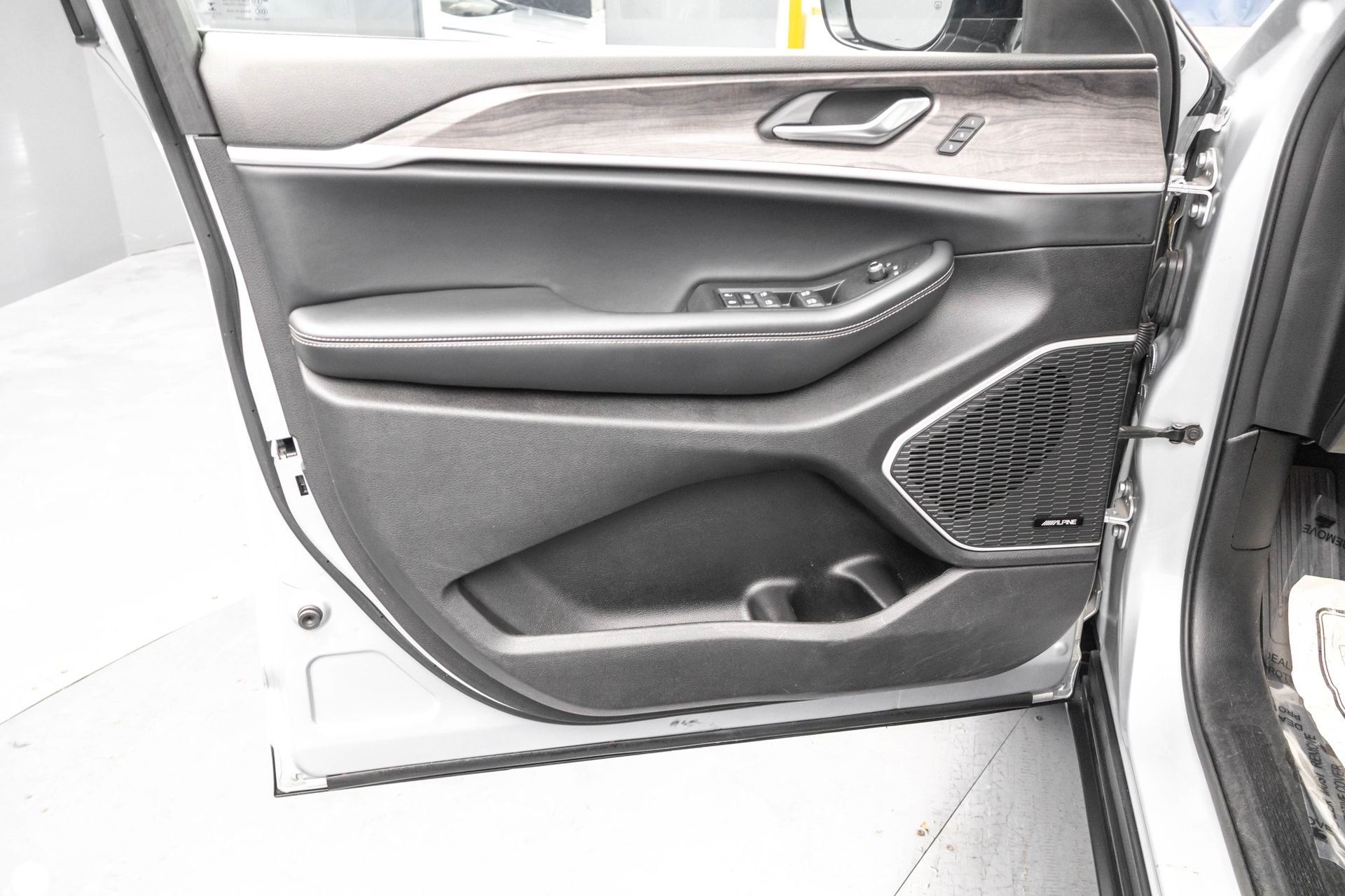 2022 JEEP GRAND CHEROKEE - Image 30